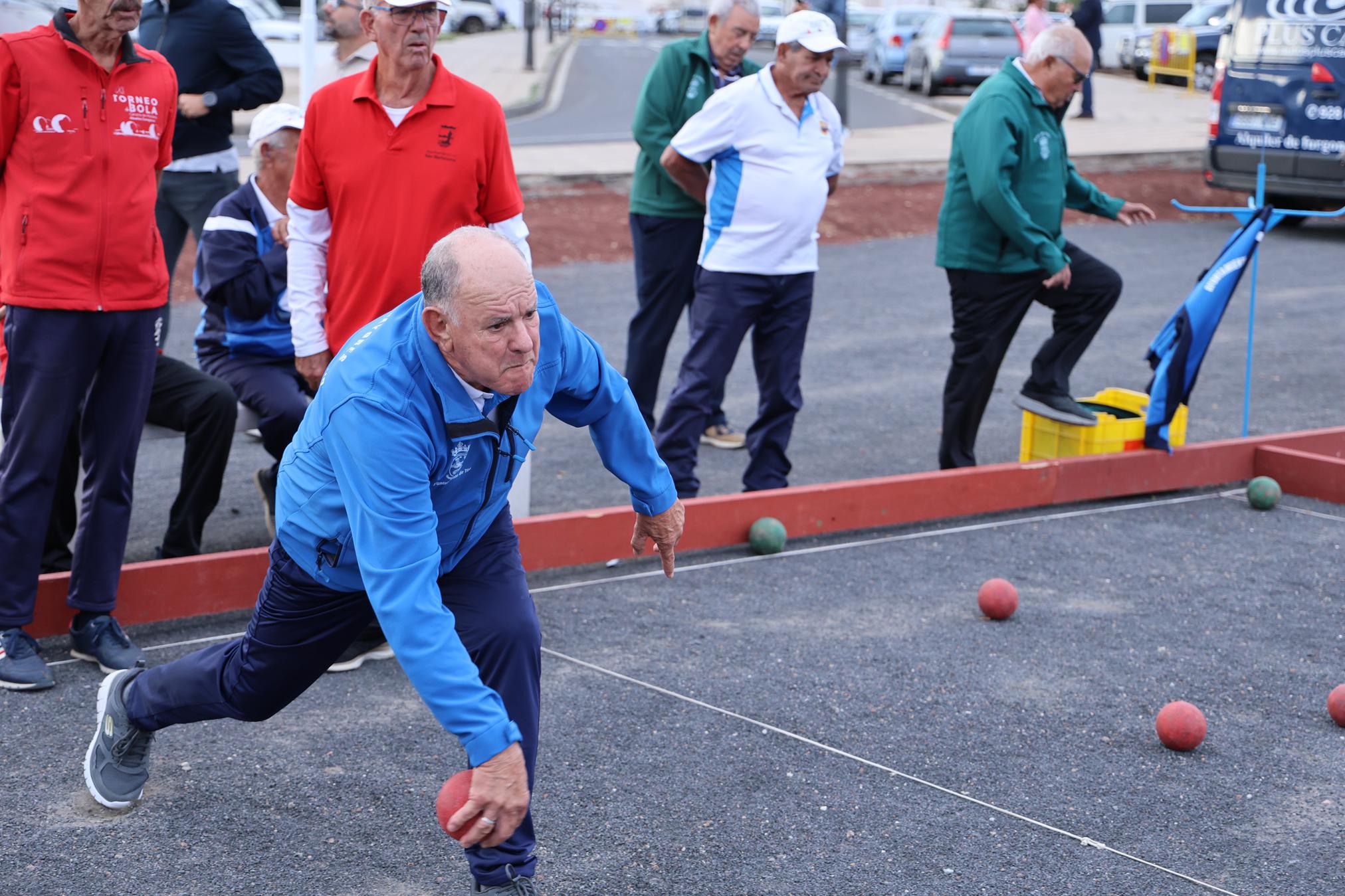 XXIV edición del Torneo de Bola Canaria de Madera “Abuelos Conejeros”. Foto: La Voz XXIV edición del Torneo de Bola Canaria de Madera “Abuelos Conejeros”. Foto: La Voz