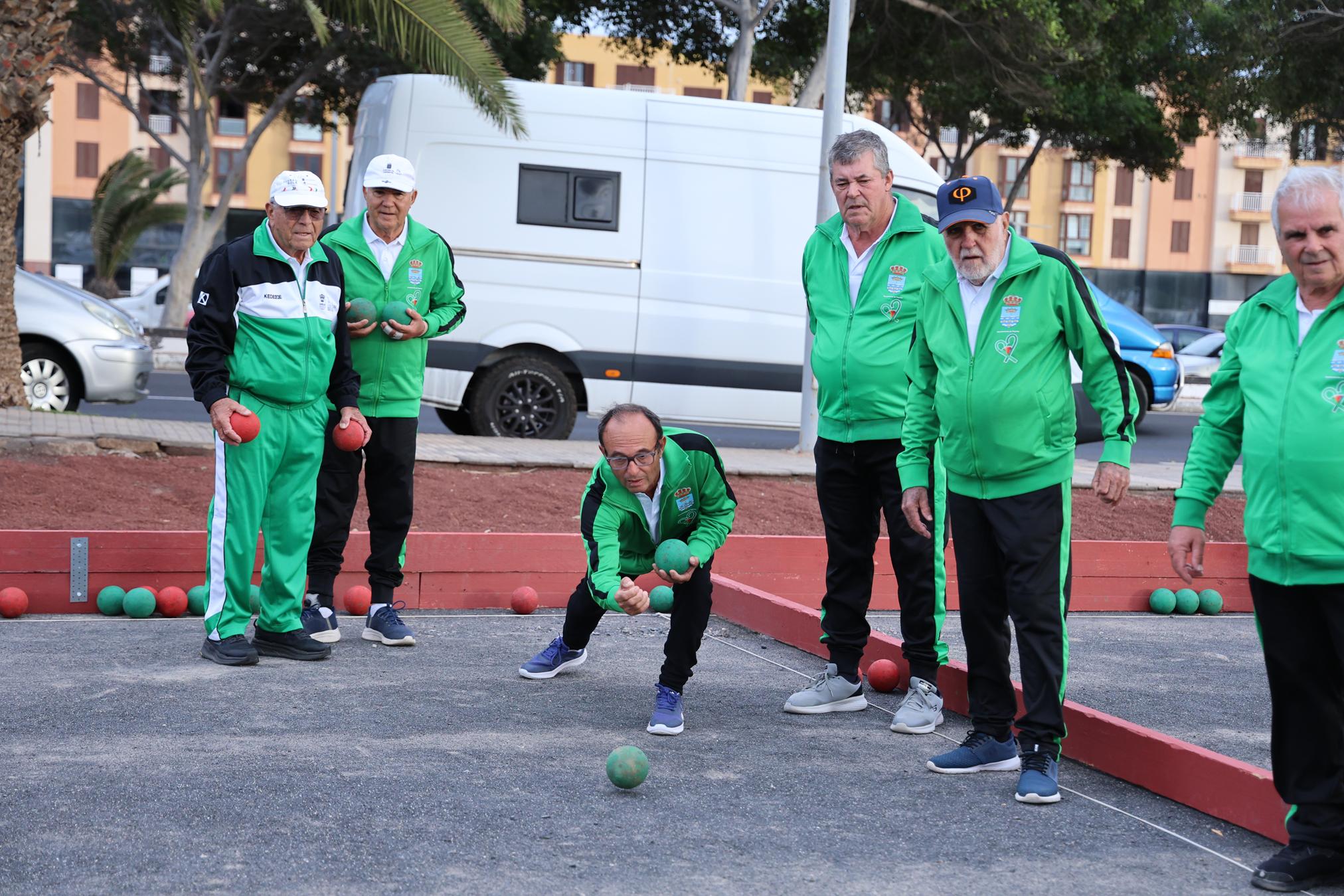 XXIV edición del Torneo de Bola Canaria de Madera “Abuelos Conejeros”. Foto: La Voz XXIV edición del Torneo de Bola Canaria de Madera “Abuelos Conejeros”. Foto: La Voz