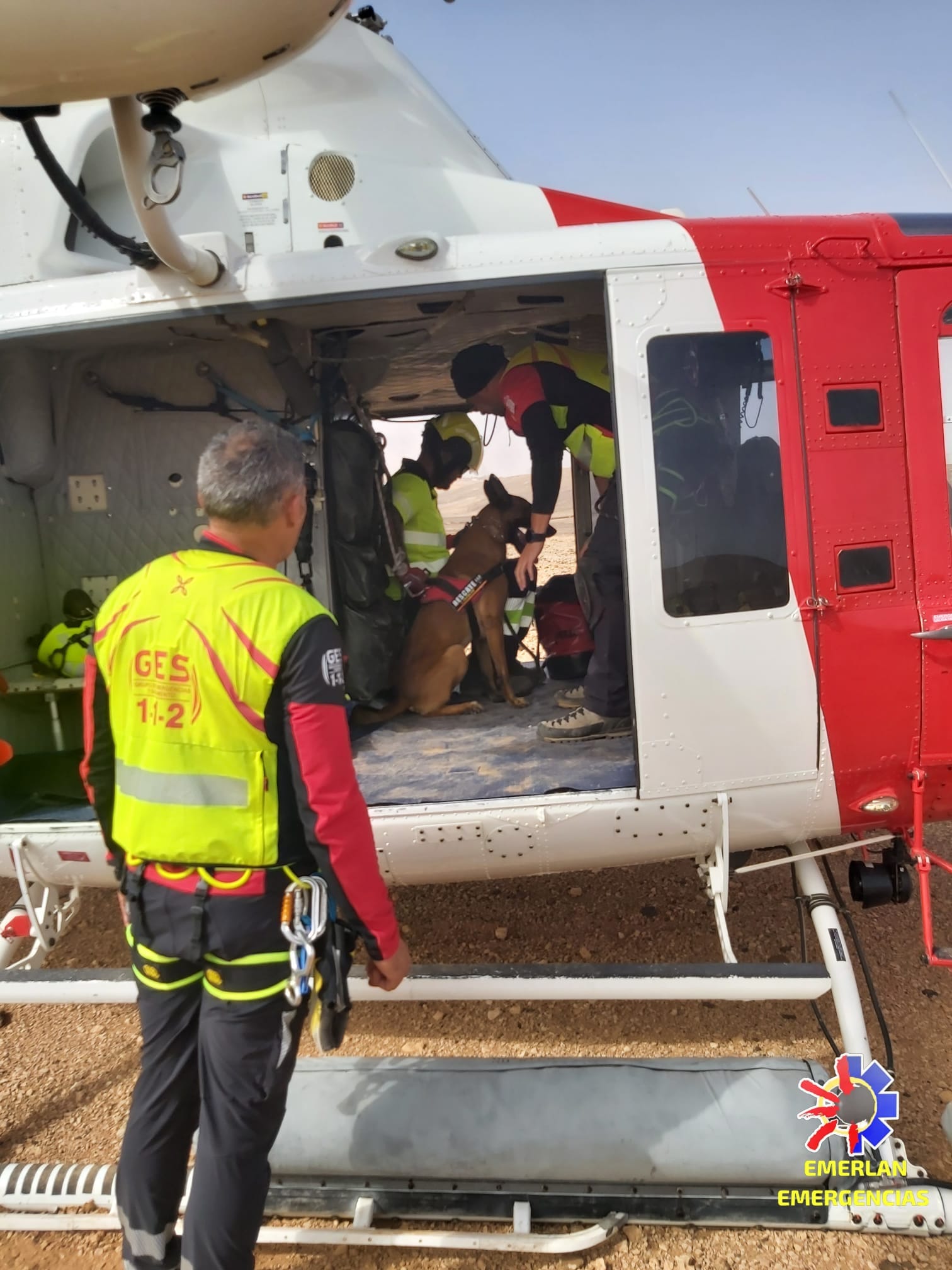 Emerlan, la UME y el GES llevan a cabo entrenamientos conjuntos en Fuerteventura Emerlan, la UME y el GES llevan a cabo entrenamientos conjuntos en Fuerteventura