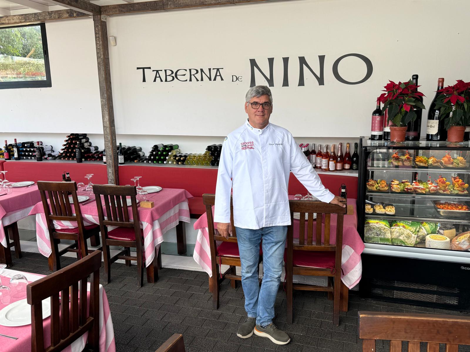Nino Vázquez en su restaurante.