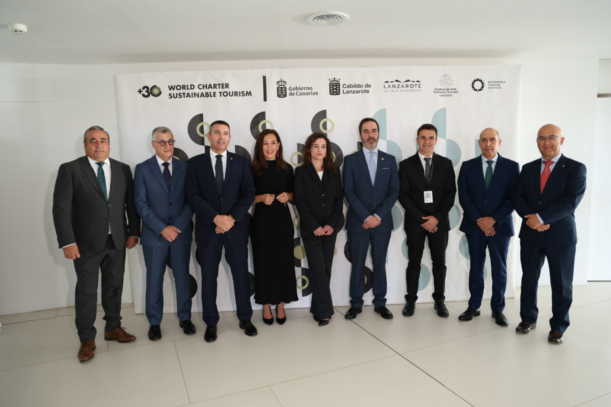 Representantes institucionales en el evento celebrado en Jameos del Agua este viernes.