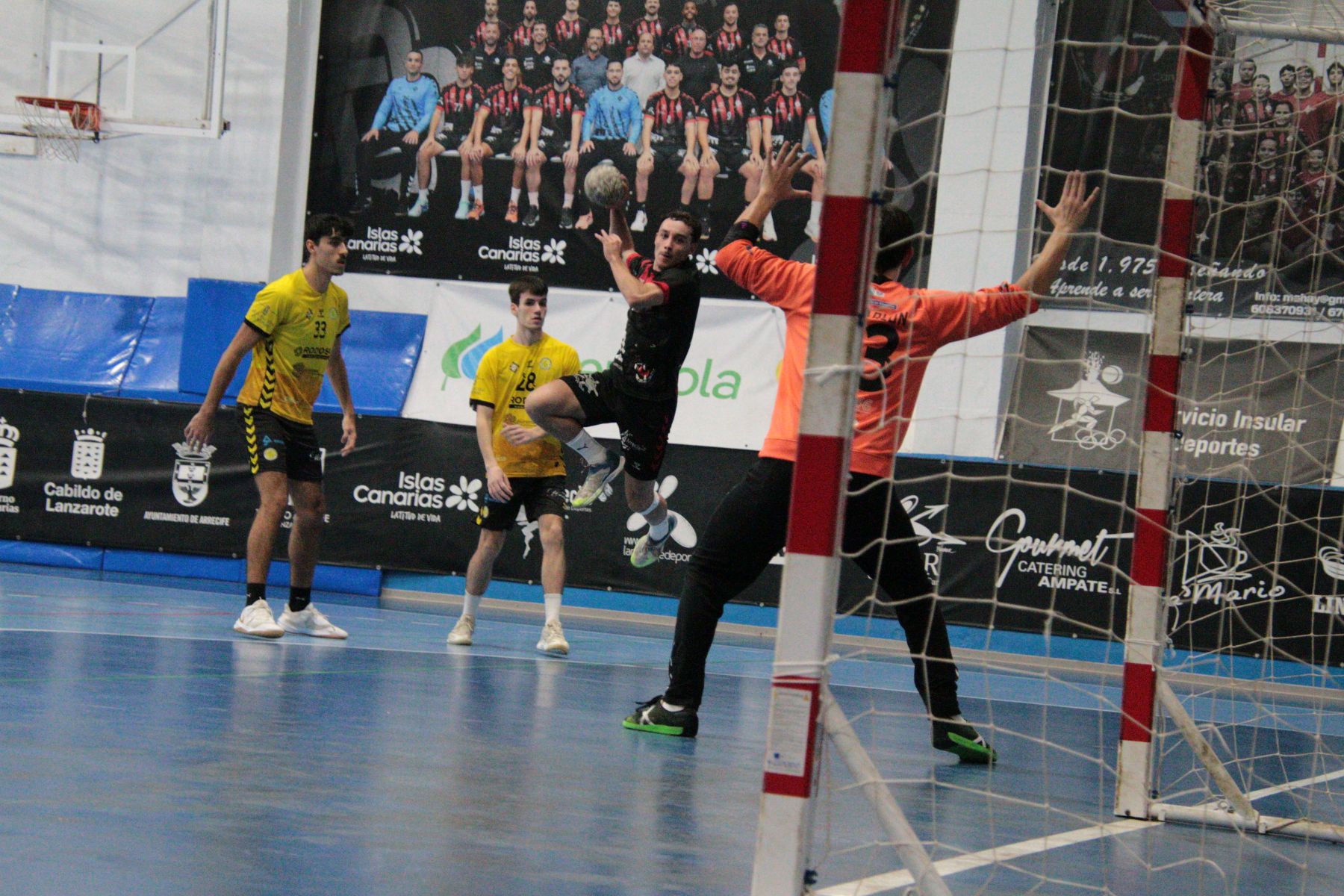 El Balonmano Lanzarote Ciudad de Arrecife se impone al Tacoronte en el derbi canario 