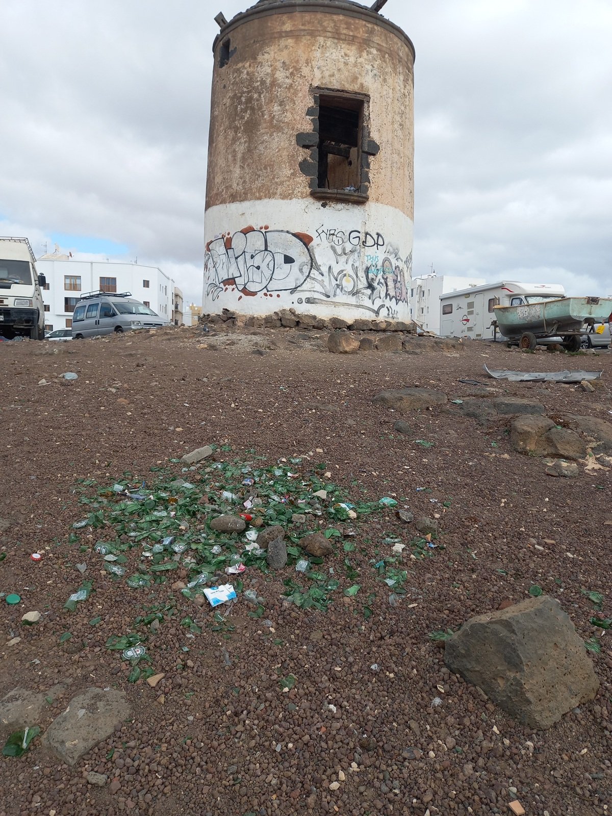 Basura y residuos en el solar