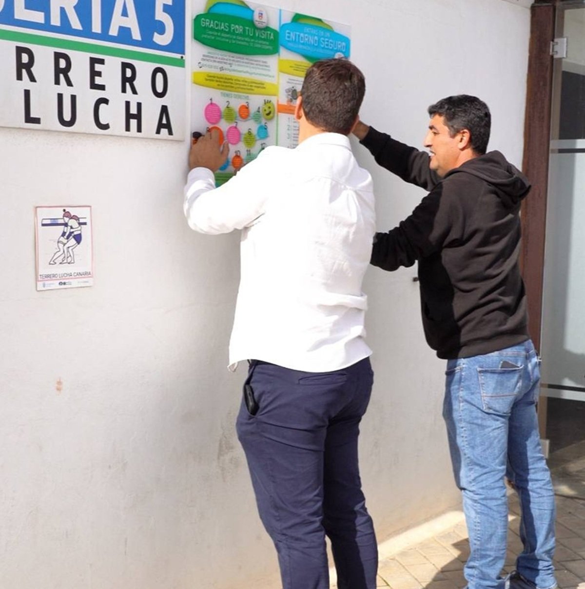 Instalación de cartelería en Tías