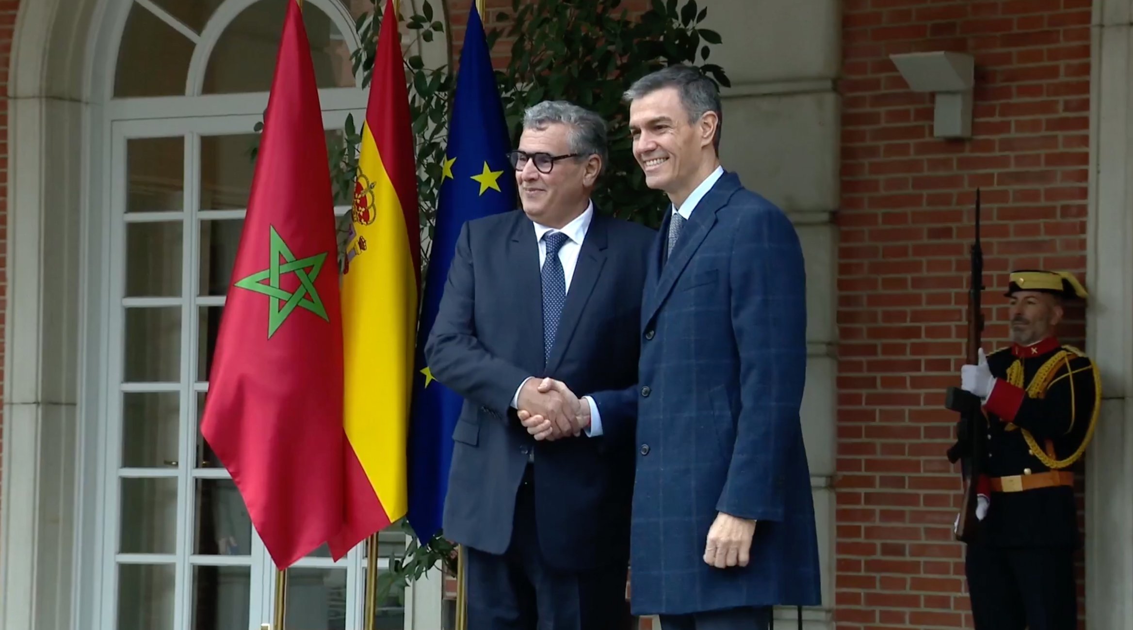 El primer ministro marroquí, Aziz Ajanouch, y el presidente español, Pedro Sánchez. Foto: Gobierno de España. El primer ministro marroquí, Aziz Ajanouch, y el presidente español, Pedro Sánchez. Foto: Gobierno de España.
