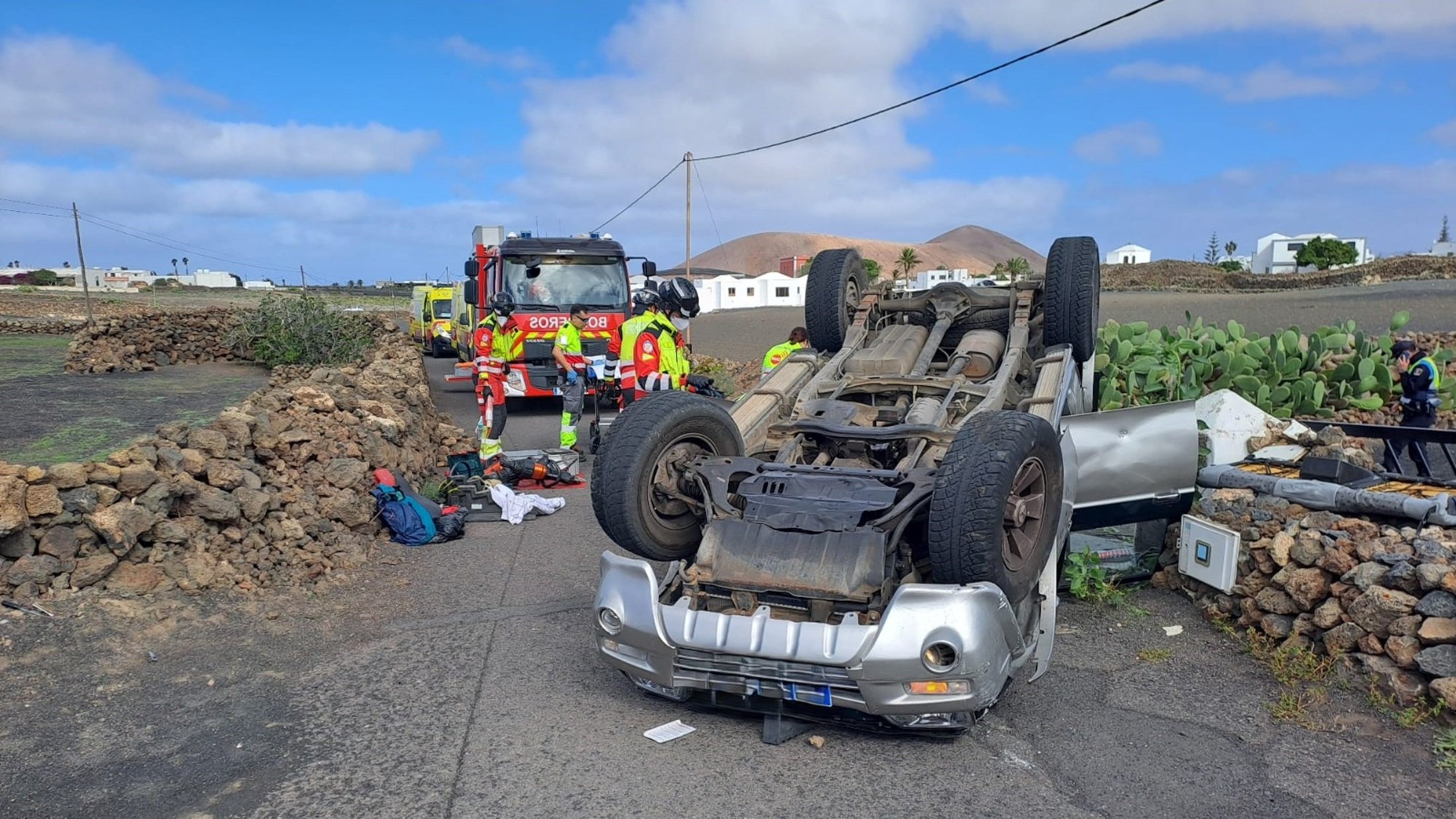 Herido tras volcar con su furgoneta en La Vegueta Herido tras volcar con su furgoneta en La Vegueta