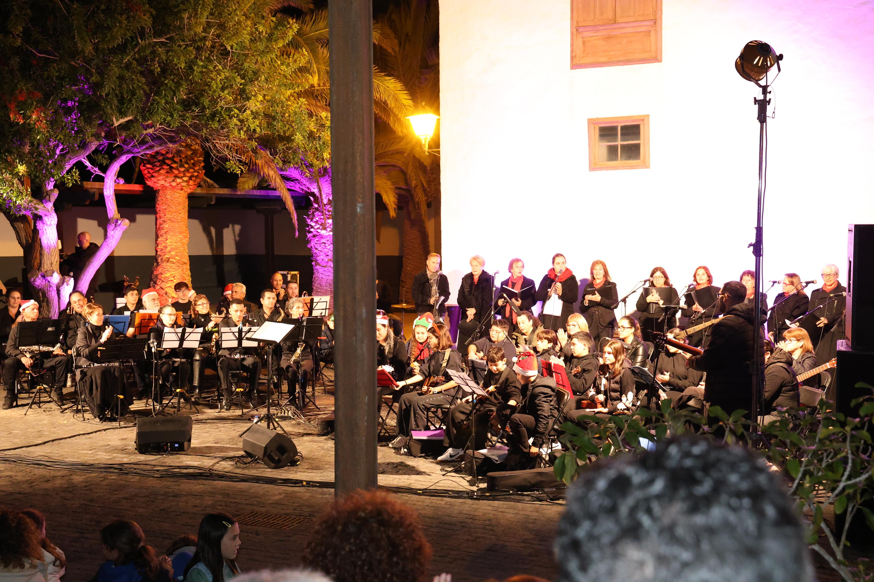 Belén y encendido de Tinajo. Fotos: La Voz. Belén y encendido de Tinajo. Fotos: La Voz.