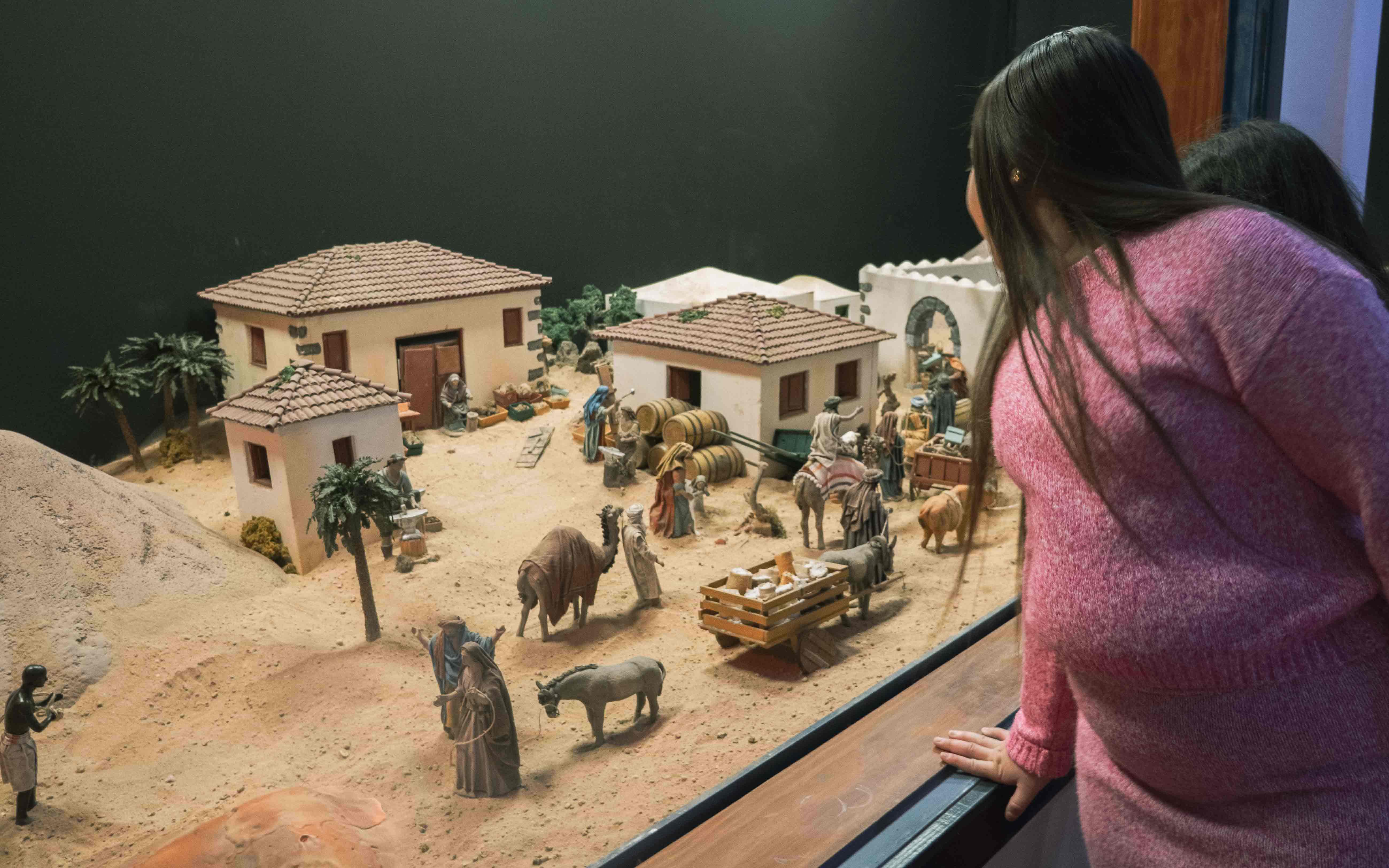 Inauguración del Belén de Arrecife en el Mercadillo. Fotos: Ayuntamiento de Arrecife.