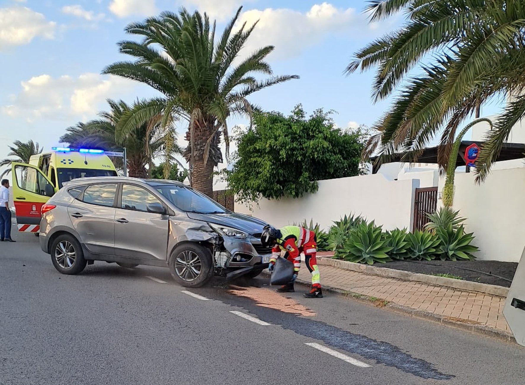 Uno de los vehículos implicados en el accidente. Foto: Bomberos del Consorcio de Seguridad y Emergencias.