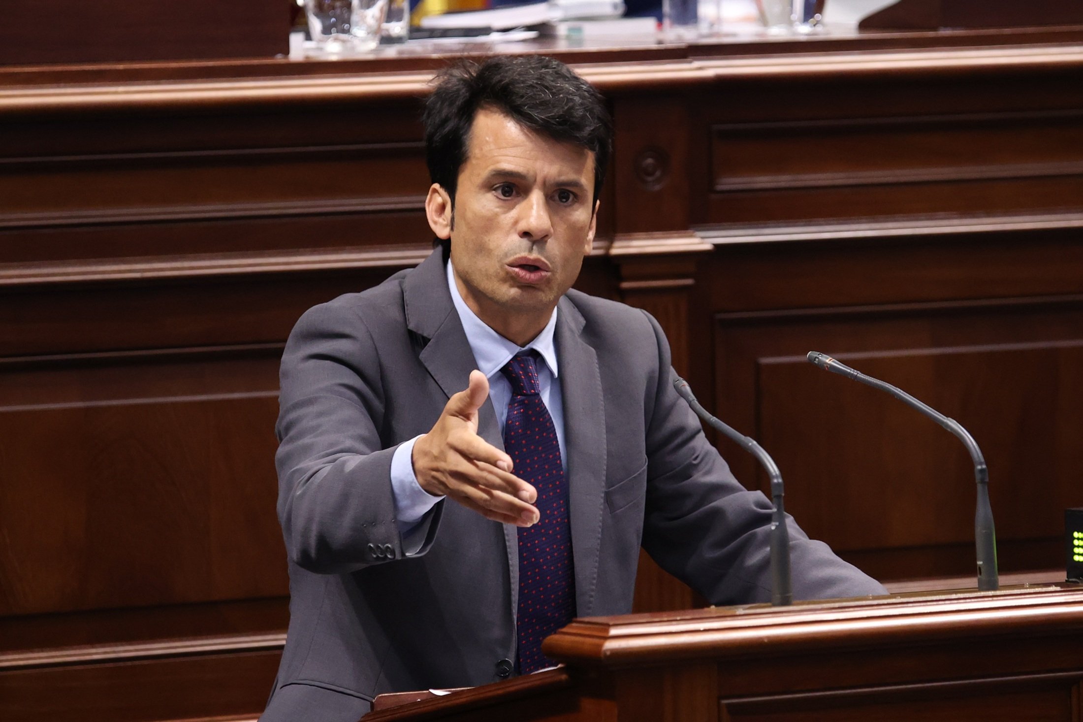 Marcos Bergaz (PSOE) en pleno parlamento canario