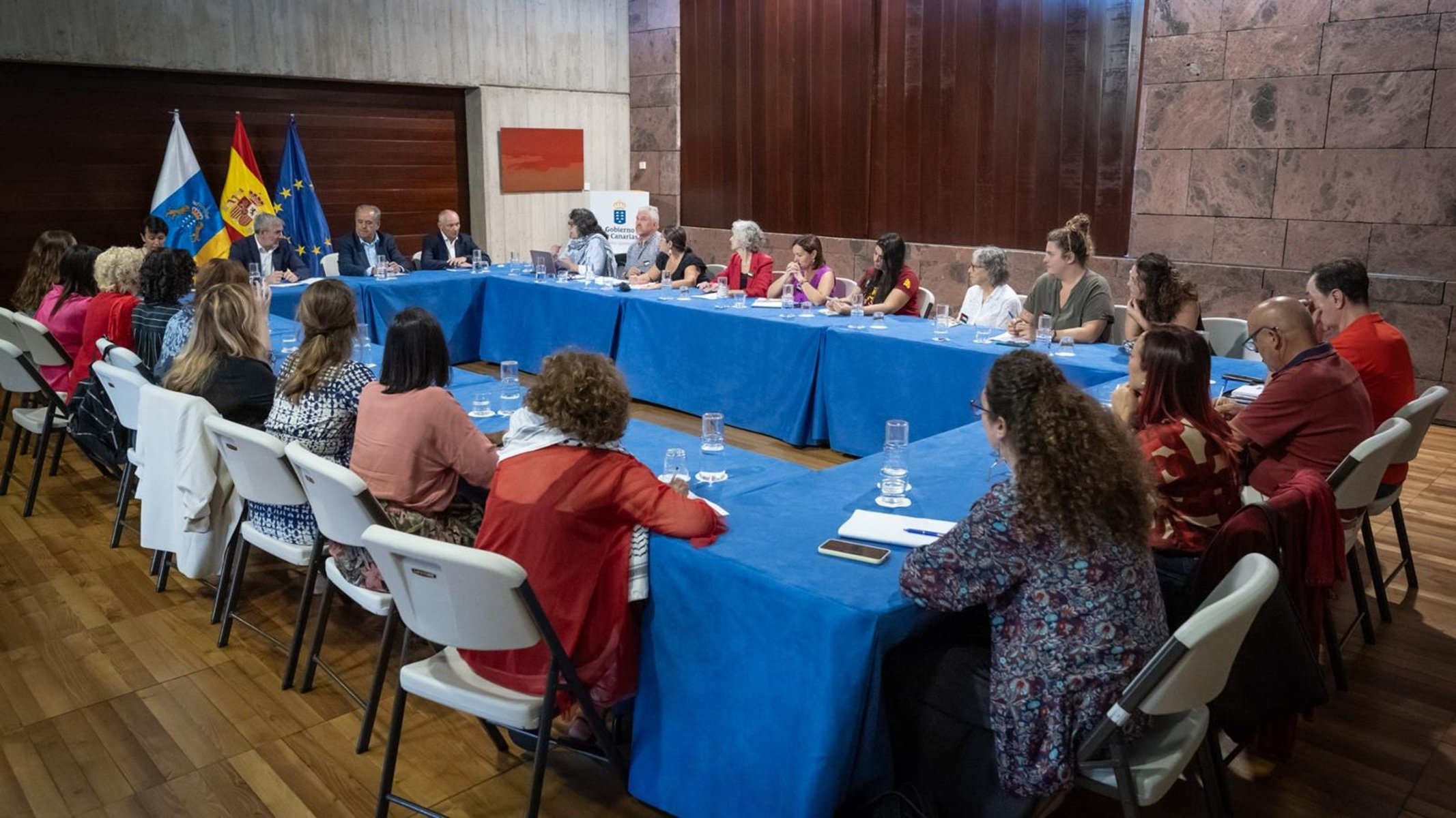 Reunión del gobierno regional y el sector de la cooperación.