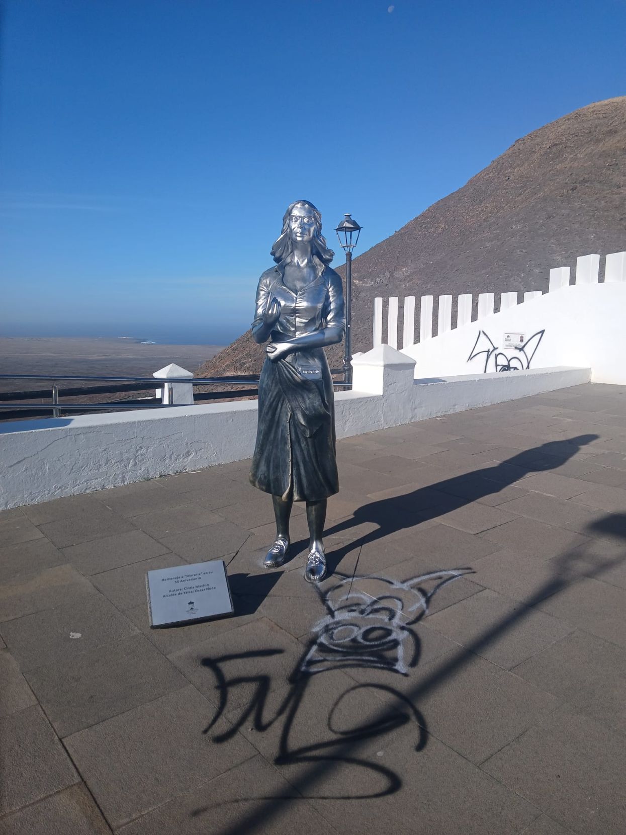 Vandalizan la escultura de Mararía en Femés Vandalizan la escultura de Mararía en Femés