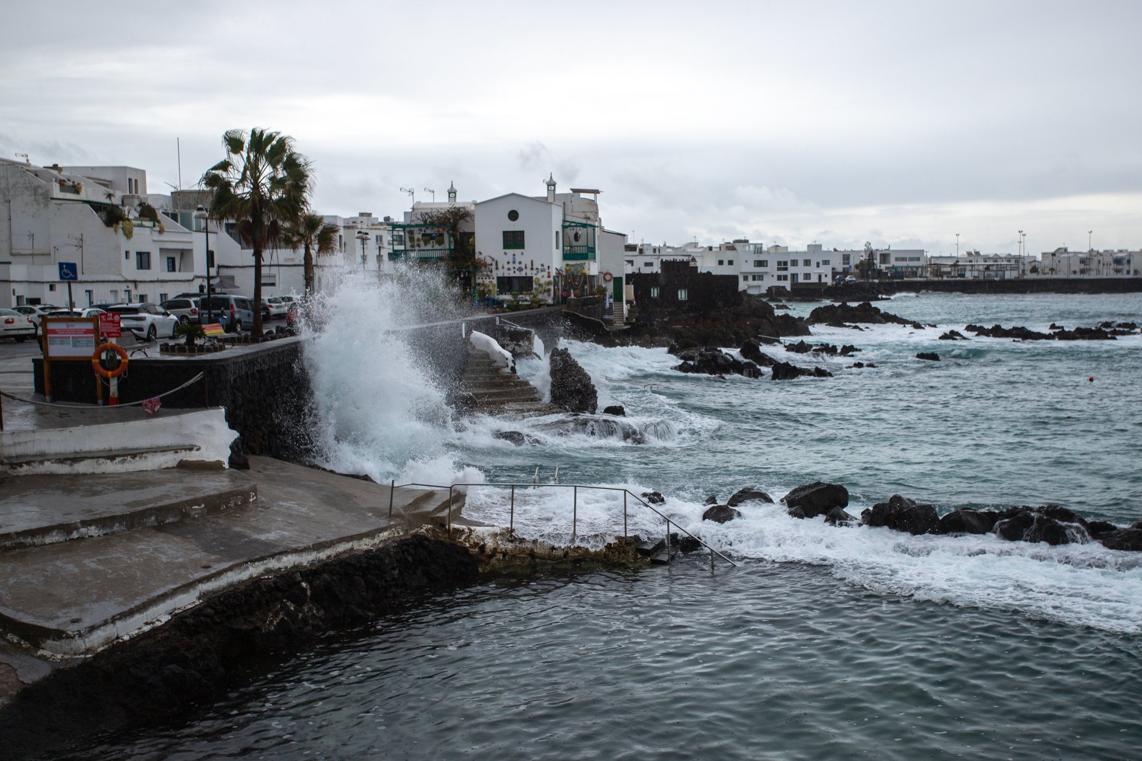 Lluvia y oleaje en Punta Mujeres. Foto: Andrea Domínguez. Lluvia y oleaje en Punta Mujeres. Foto: Andrea Domínguez.