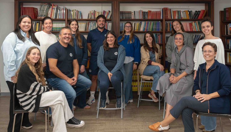 INTERNATIONALIZATION TEAM AND MANAGEMENT TEAM (1) INTERNATIONALIZATION TEAM AND MANAGEMENT TEAM (1)