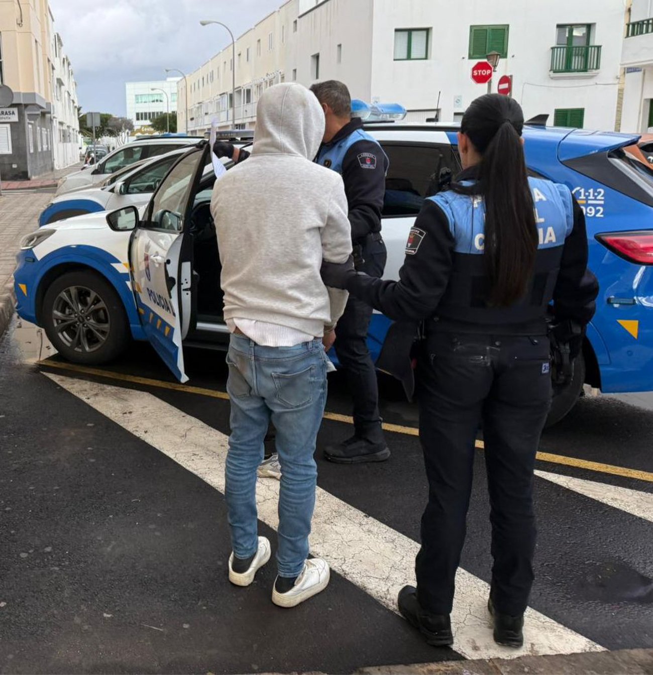 Uno de los detenidos ayer por la Policía Local de Arrecife al okupar de manera ilegal una vivienda en el centro de la capital Uno de los detenidos ayer por la Policía Local de Arrecife al okupar de manera ilegal una vivienda en el centro de la capital