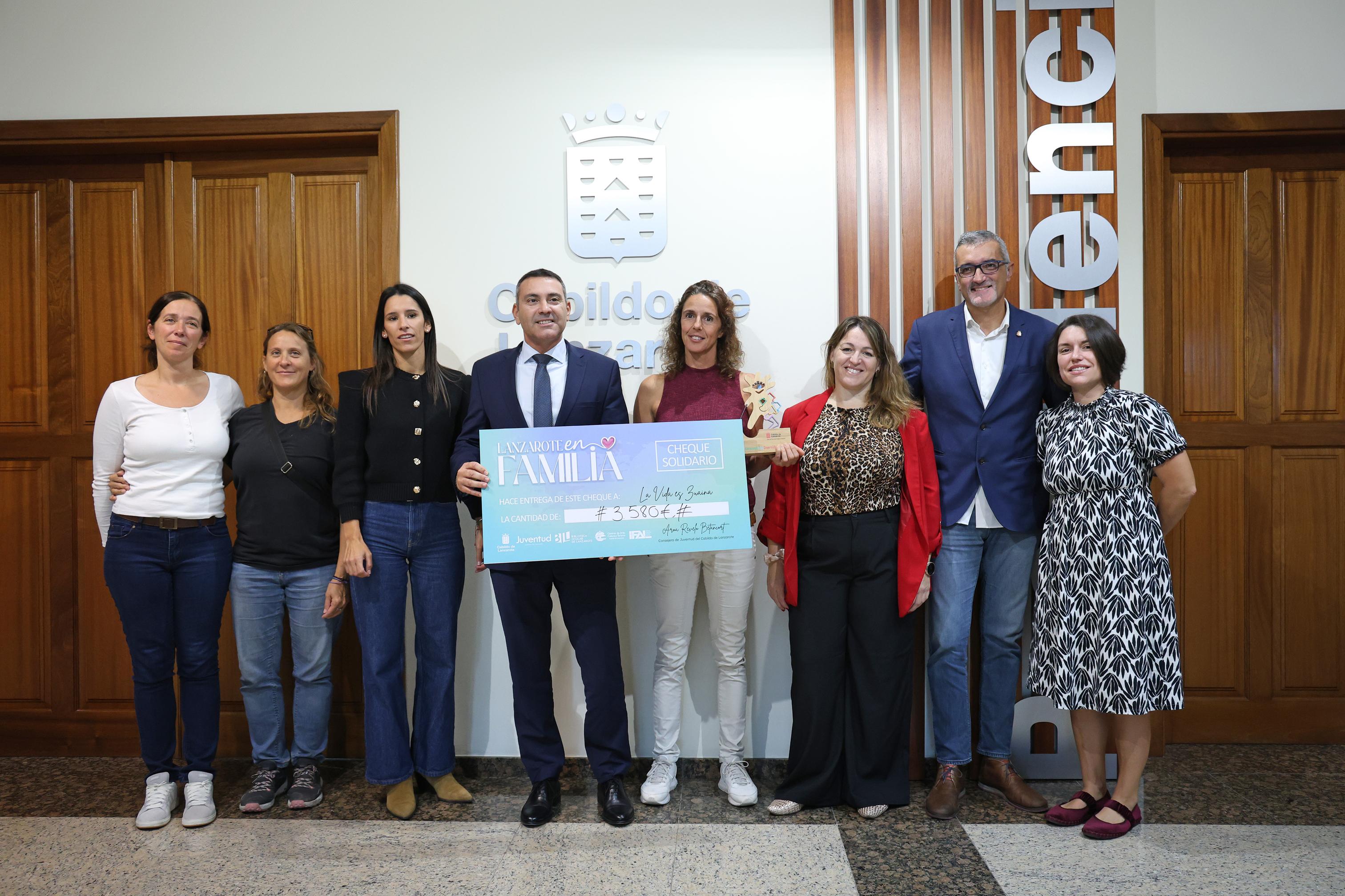 Cheque a la Asociación de La Vida en Zuaina. 