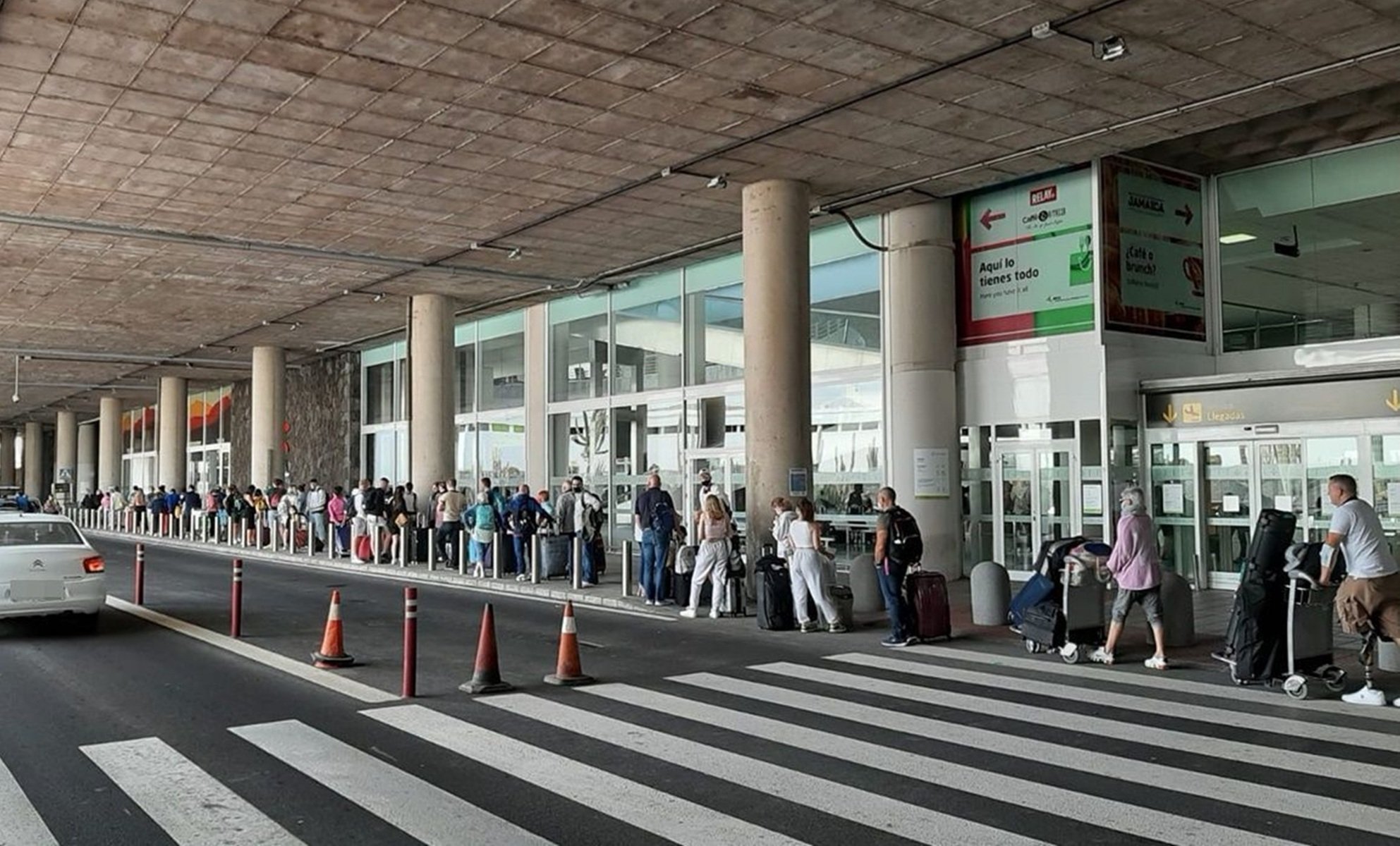 Cola en la parada de taxis del aeropuerto de lanzarote en una imagen de archivo