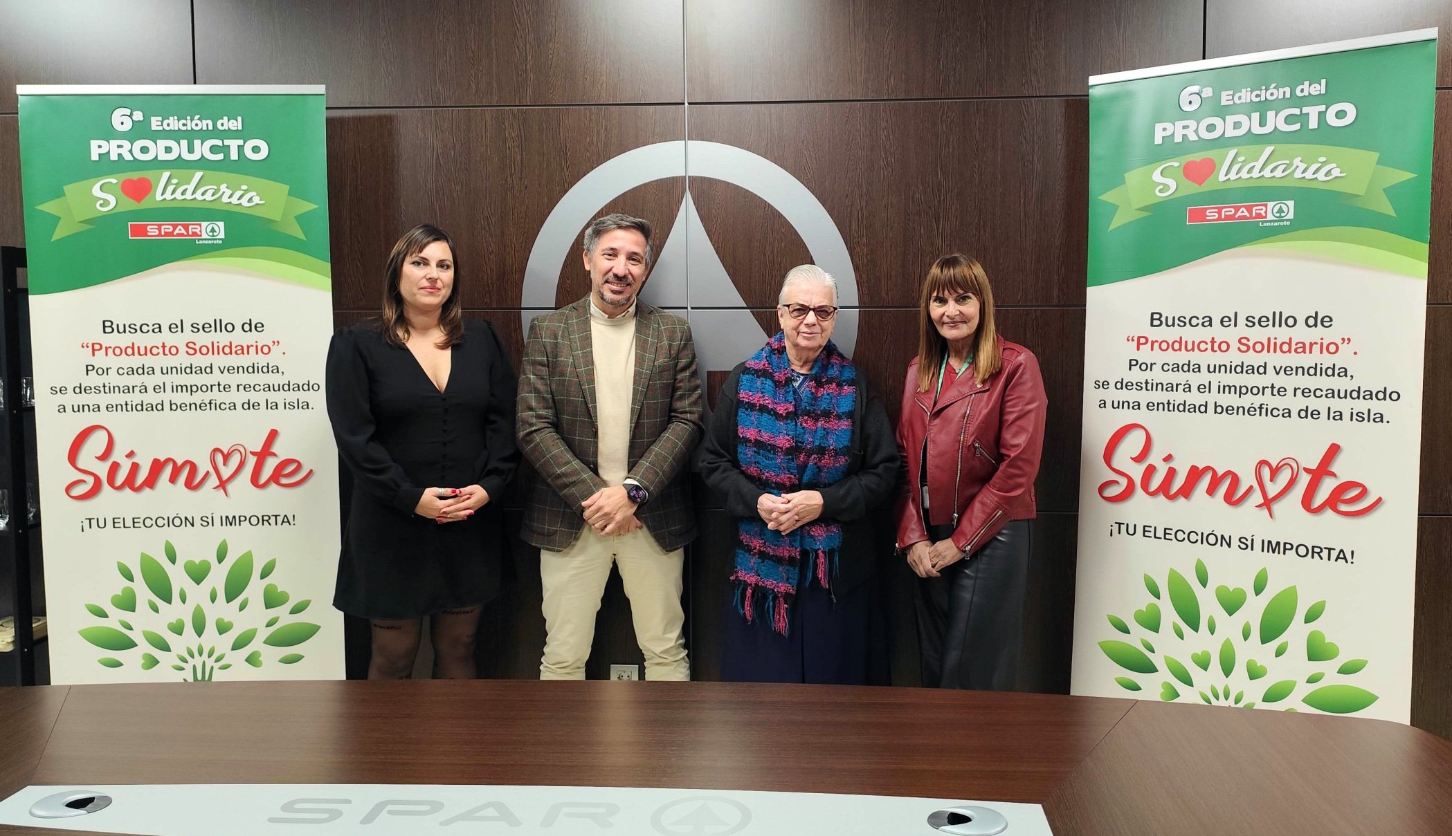 Rubén González con representantes de las ONGs