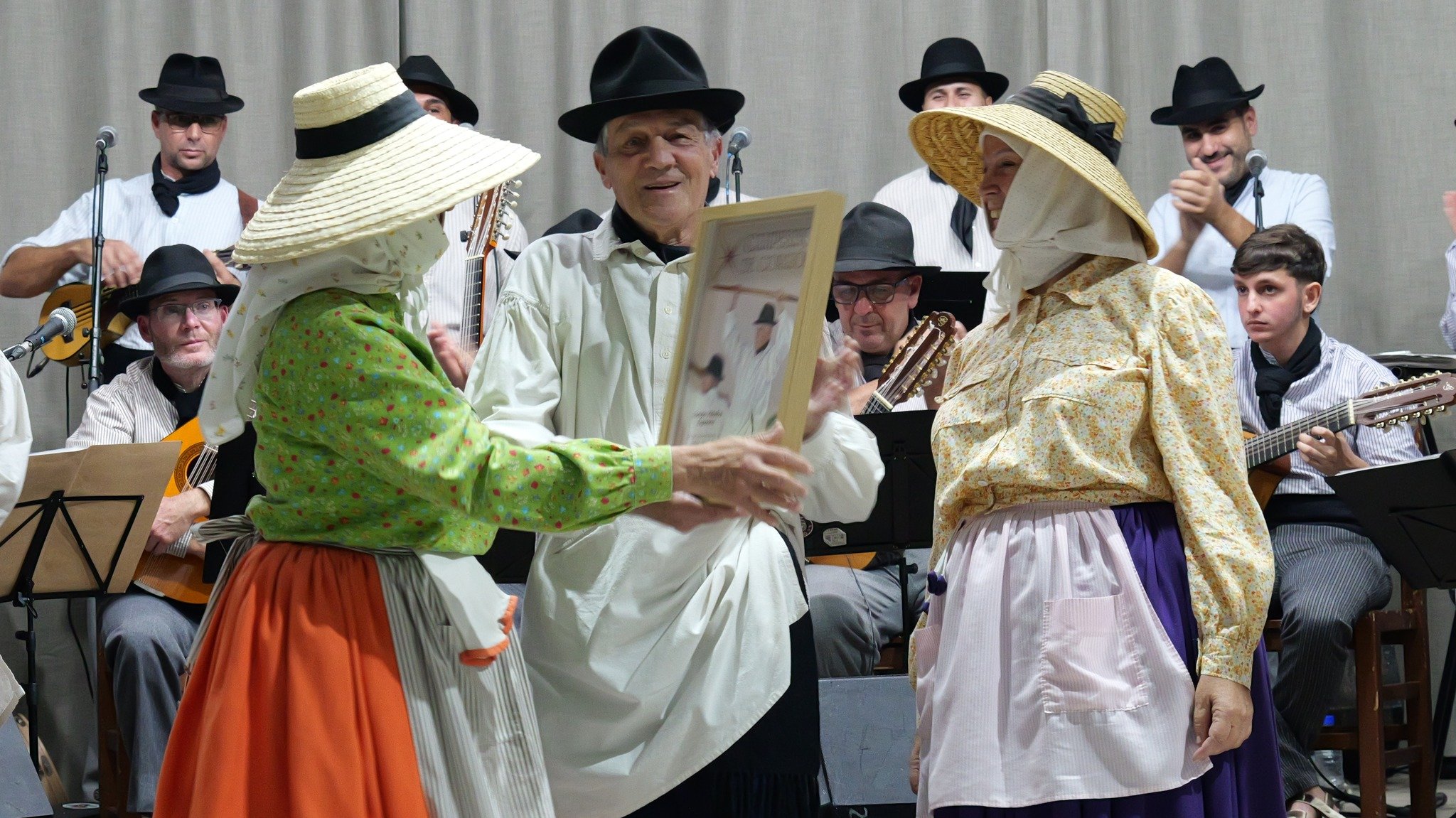 Los Campesinos en la Democracia en Navidad, 2025