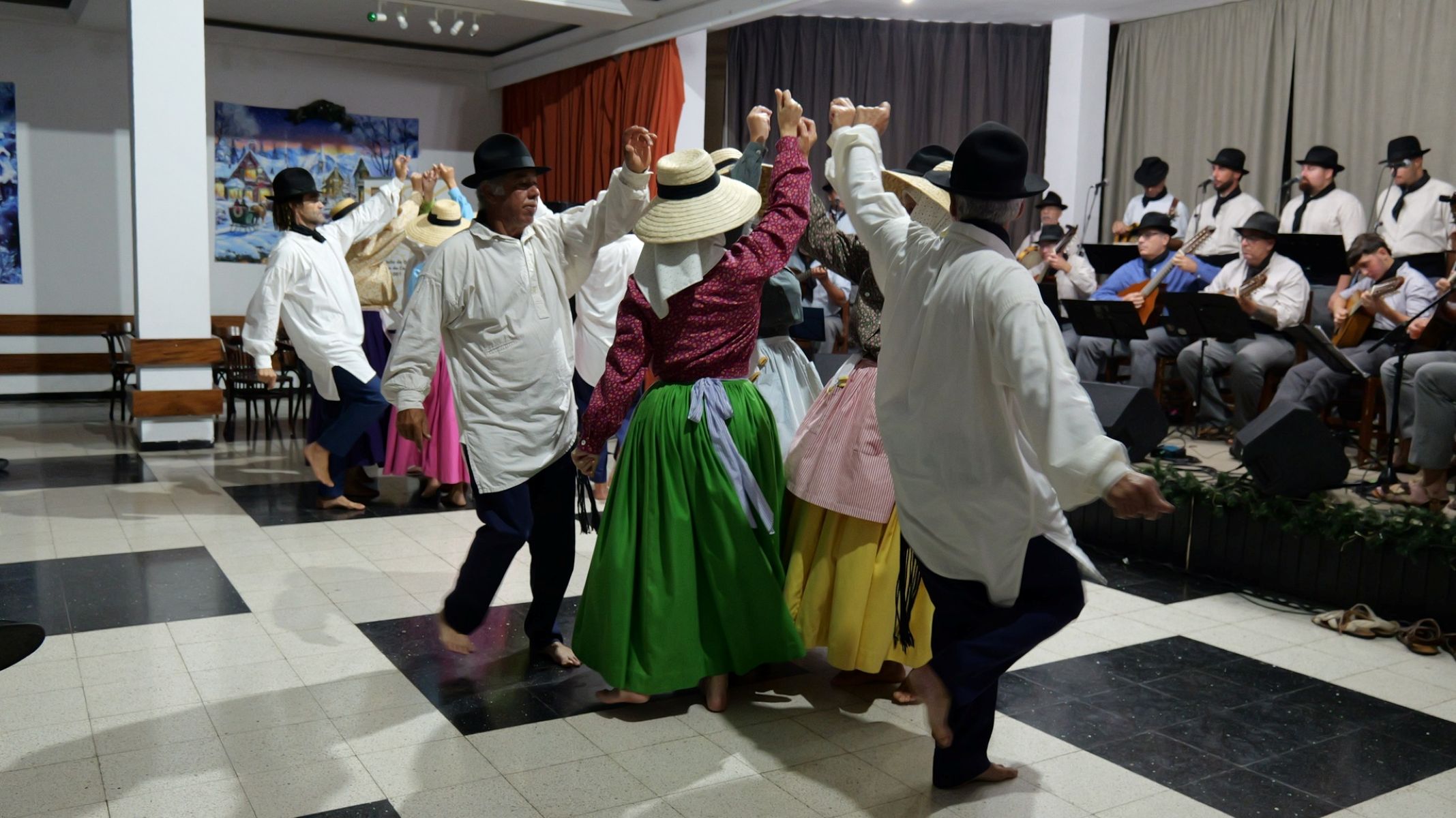 Los Campesinos en La Democracia 