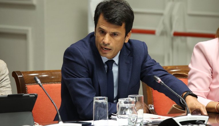 Marcos Bergaz (PSOE) en comisión parlamentaria