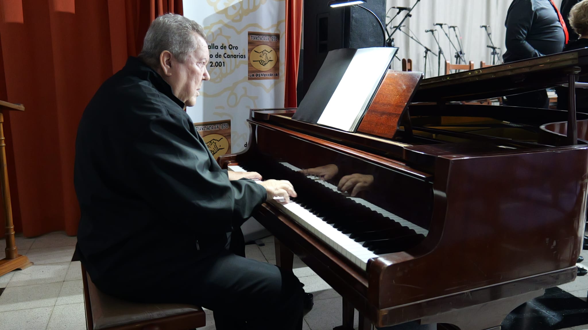 Concierto de Navidad en la Sociedad Democracia. Concierto de Navidad en la Sociedad Democracia.