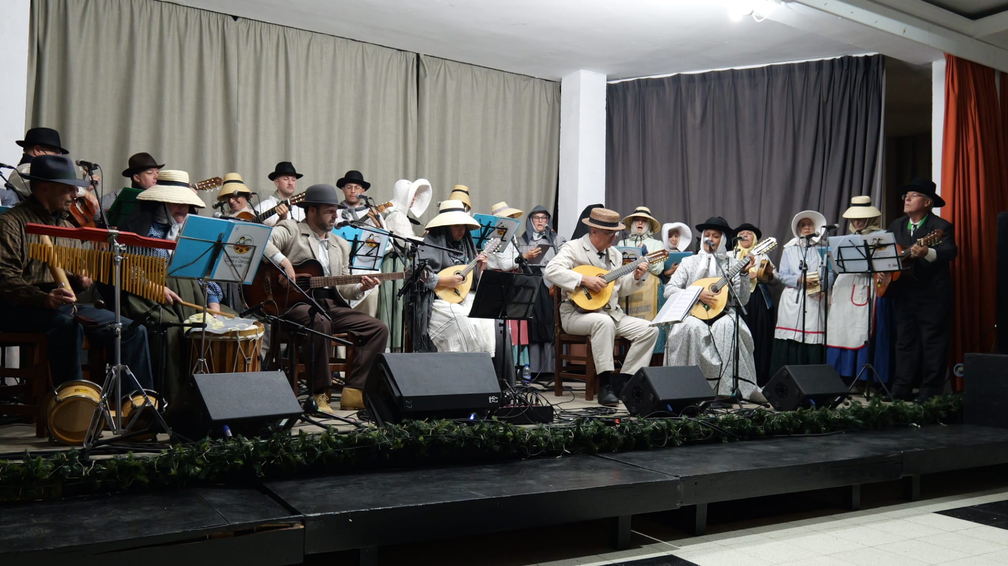 Concierto de Navidad en la Sociedad Democracia. Concierto de Navidad en la Sociedad Democracia.