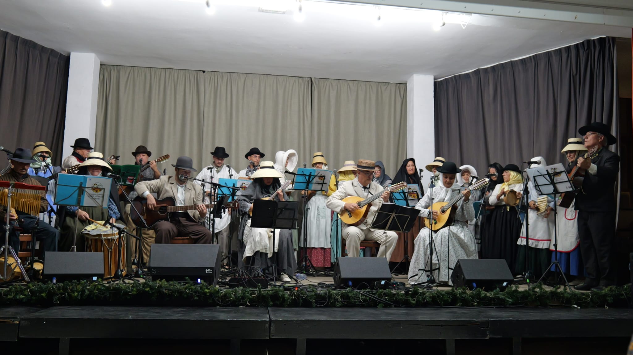 Concierto de Navidad en la Sociedad Democracia. Concierto de Navidad en la Sociedad Democracia.