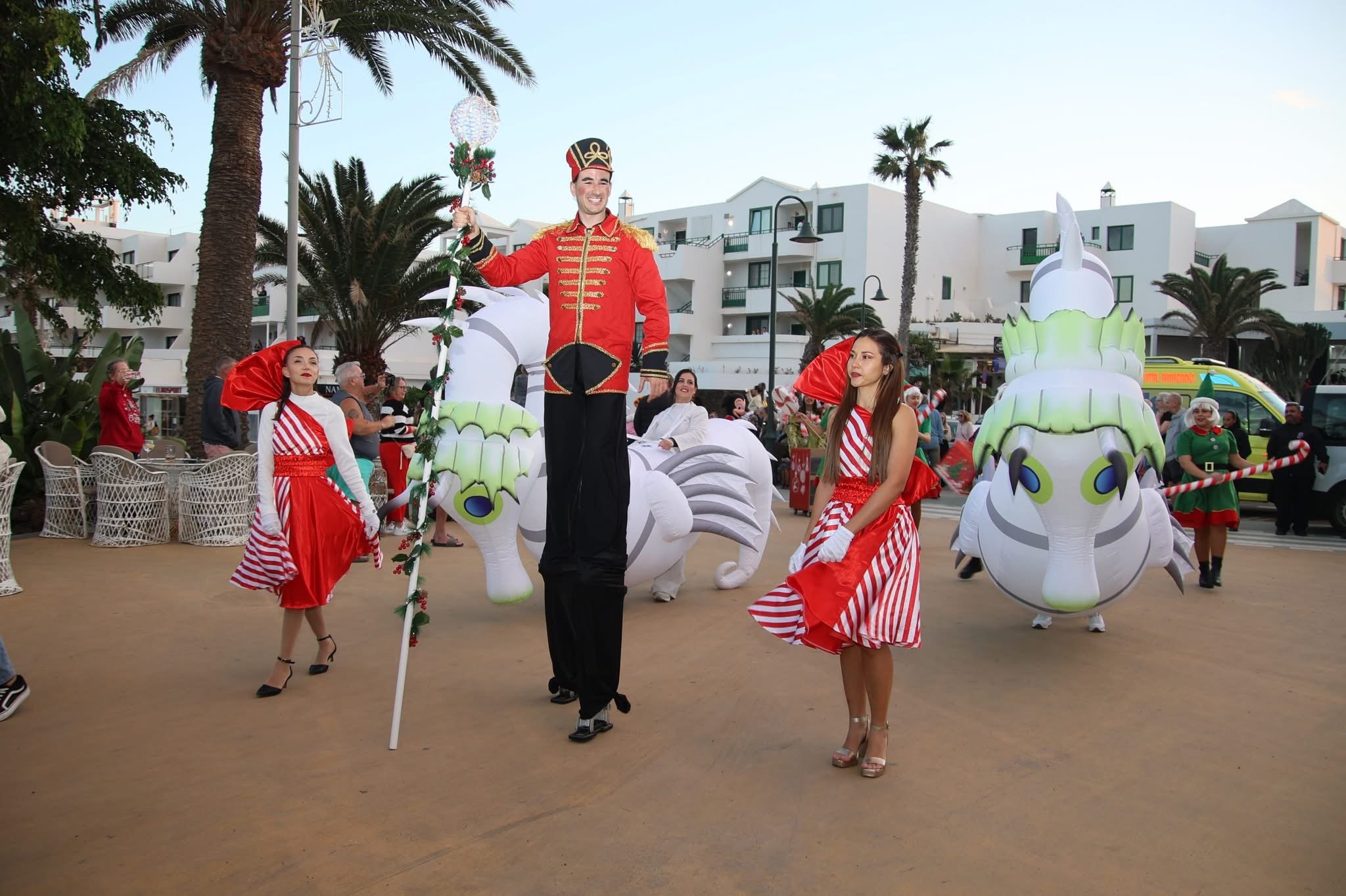Pasacalle de Papá Noel en Costa Teguise. Pasacalle de Papá Noel en Costa Teguise.