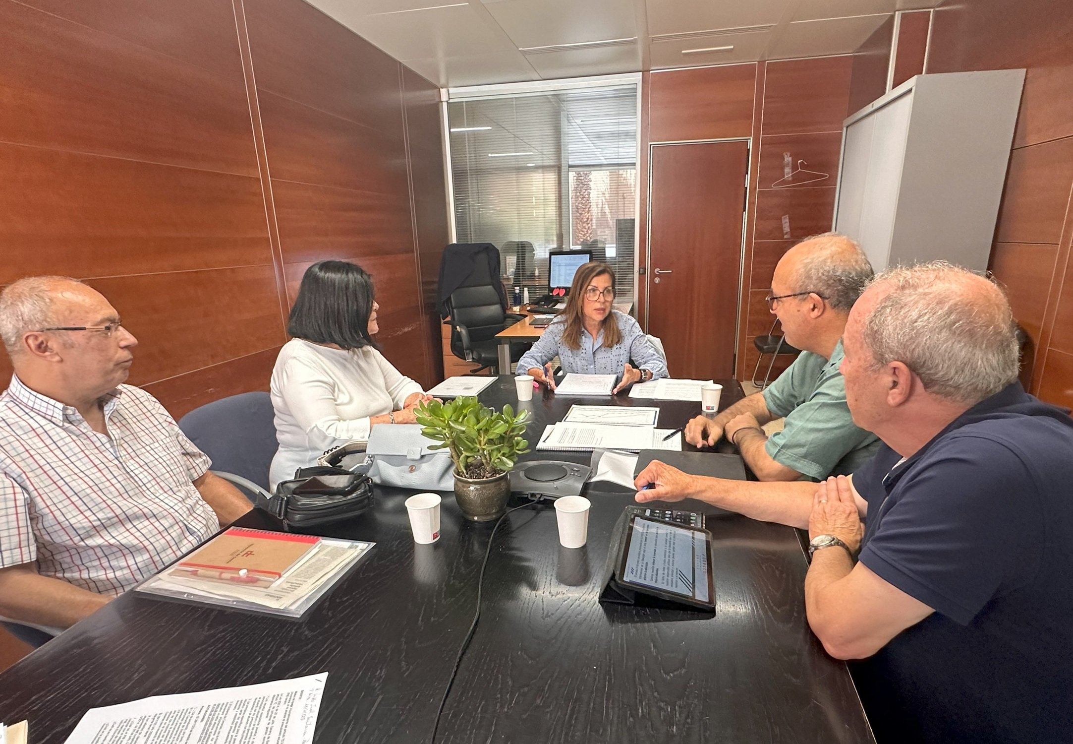 Entrevista entre miembros de la Plataforma y la Diputa del Común.