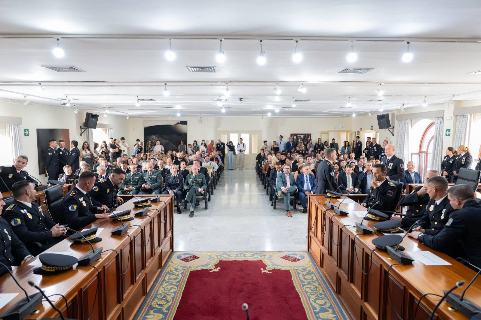 Uno de los momentos del acto celebrado hoy en el salón de plenos del Ayuntamiento de Arrecife