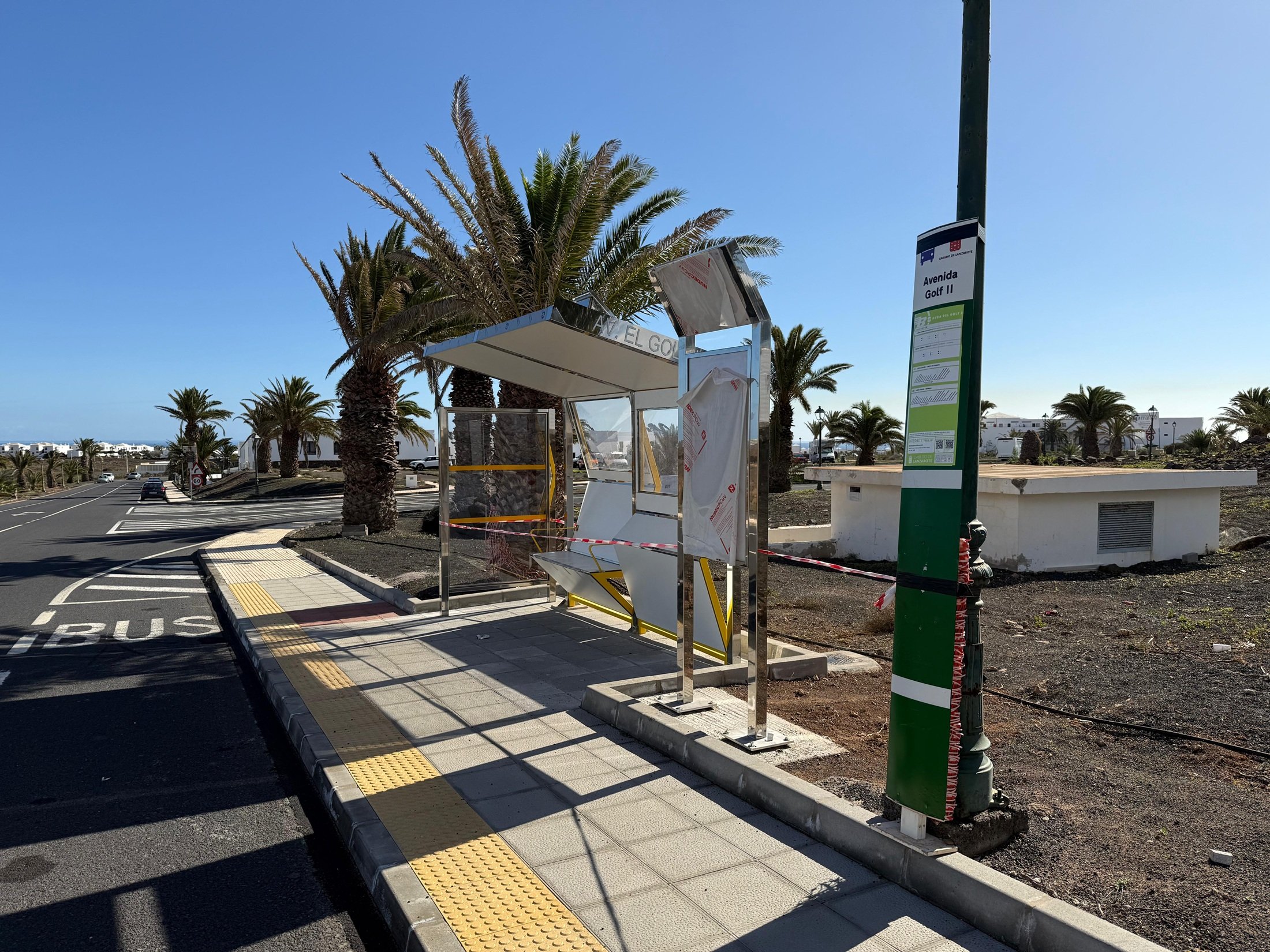 Marquesinas en guaguas urbanas en Costa Teguise