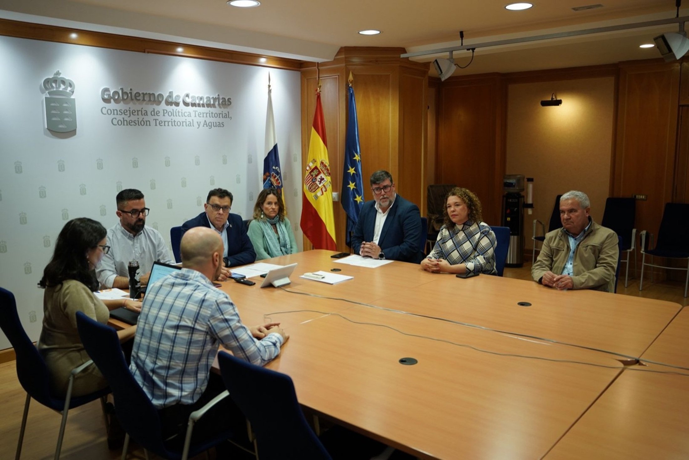 Reunión entre el Gobierno de Canarias y el Ayuntamiento de San Bartolomé Reunión entre el Gobierno de Canarias y el Ayuntamiento de San Bartolomé