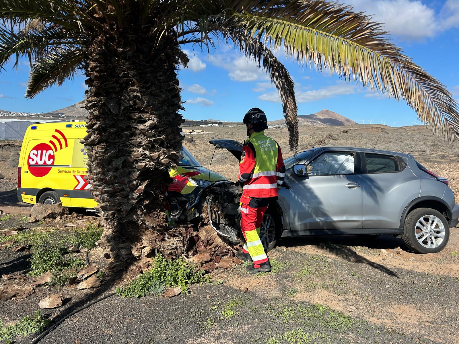 Coche accidentado en la Autovía del Aeropuerto Coche accidentado en la Autovía del Aeropuerto