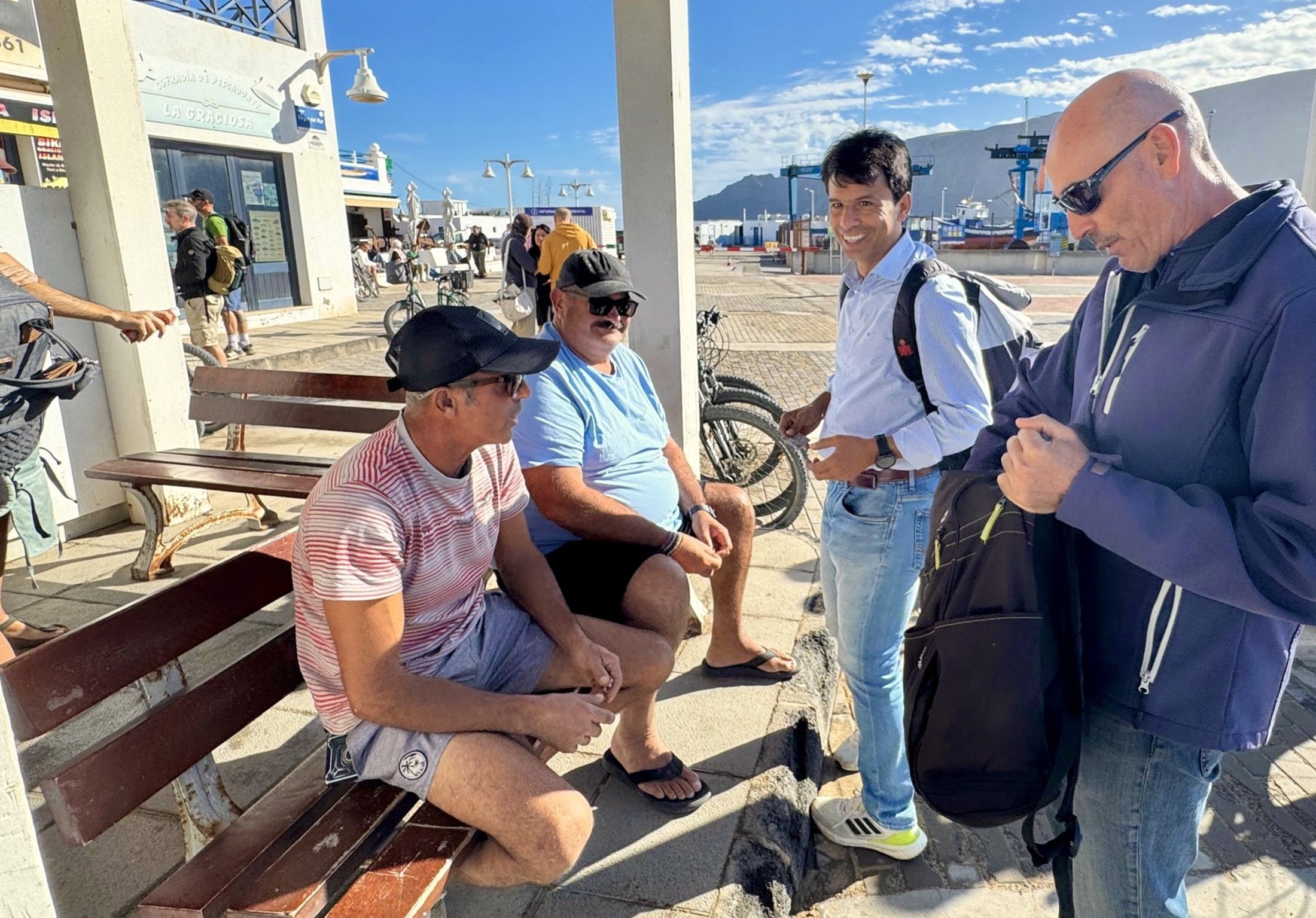 Marcos Bergaz (PSOE) en el puerto de La Graciosa