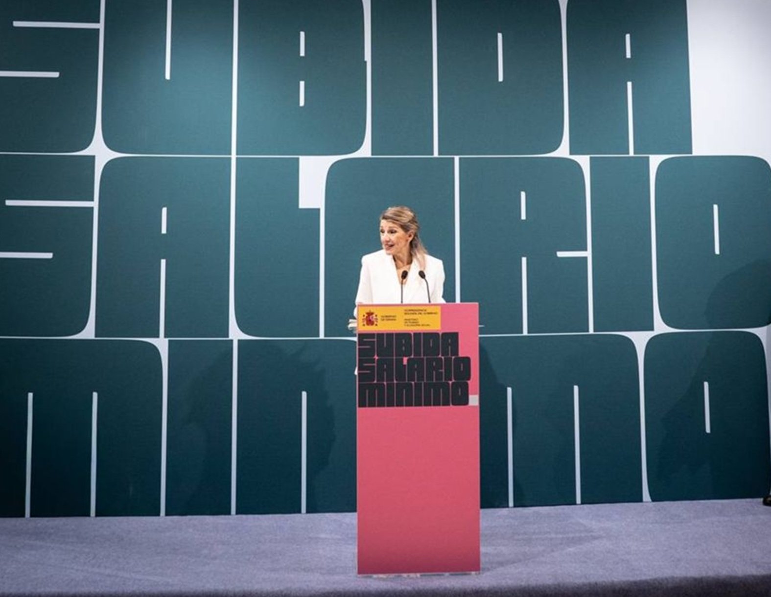 Presentación del informe de la Comisión Asesora para el Análisis del Salario Mínimo Profesional.