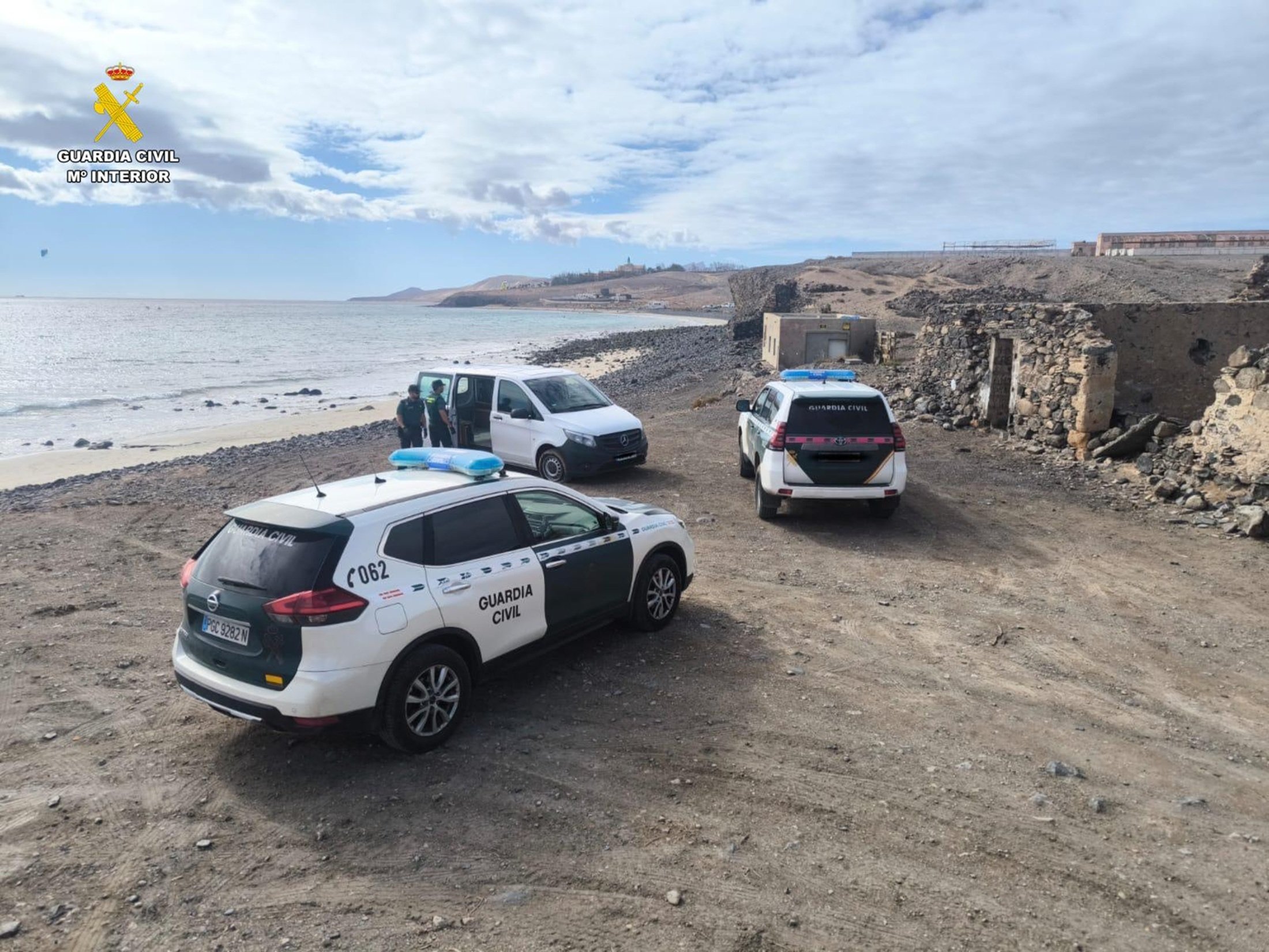 La Guardia Civil detiene a tres personas que esperaban descargar un alijo de hachís en Canarias