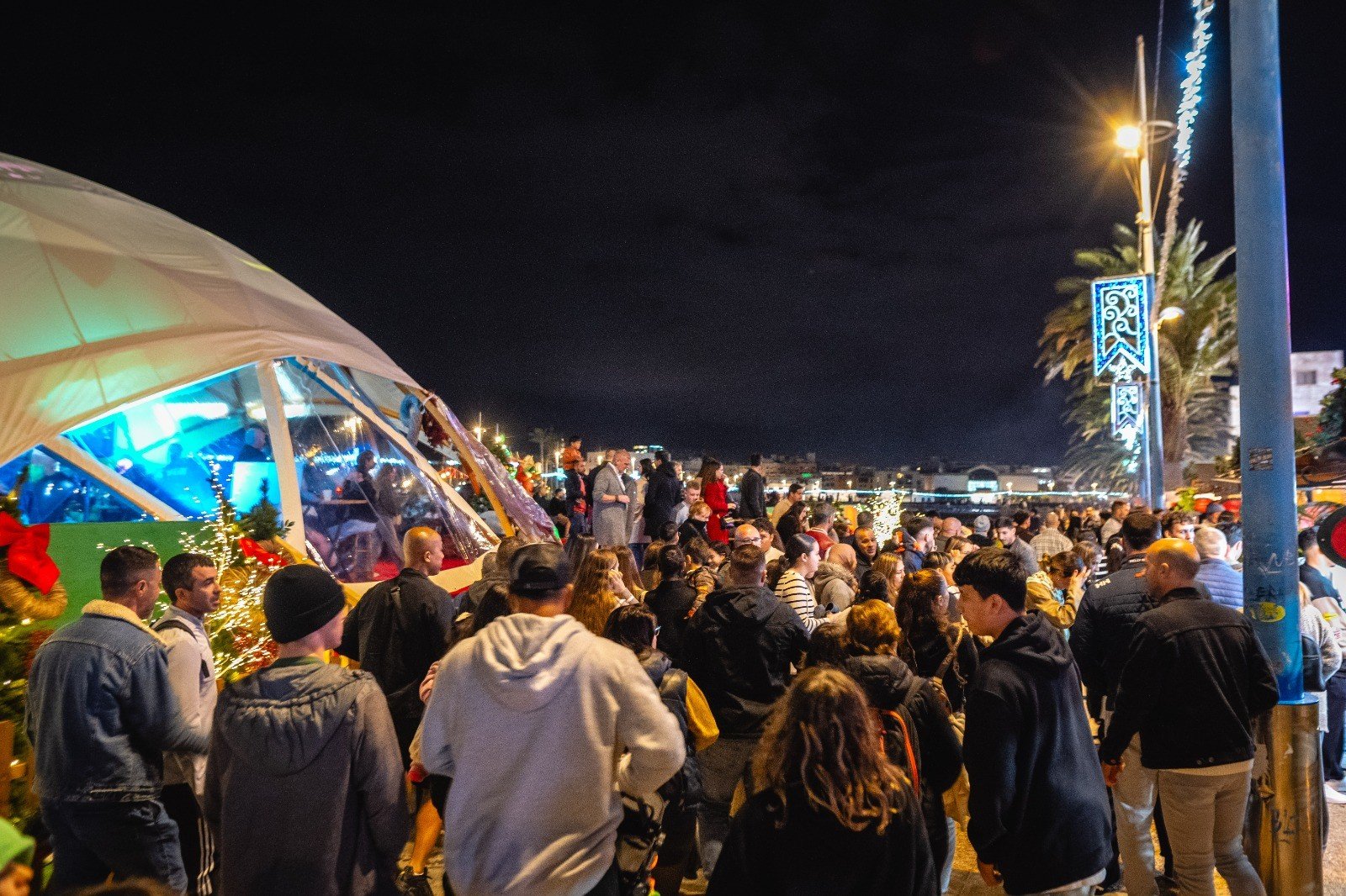 Multitud de asistentes en Navilan 25 26