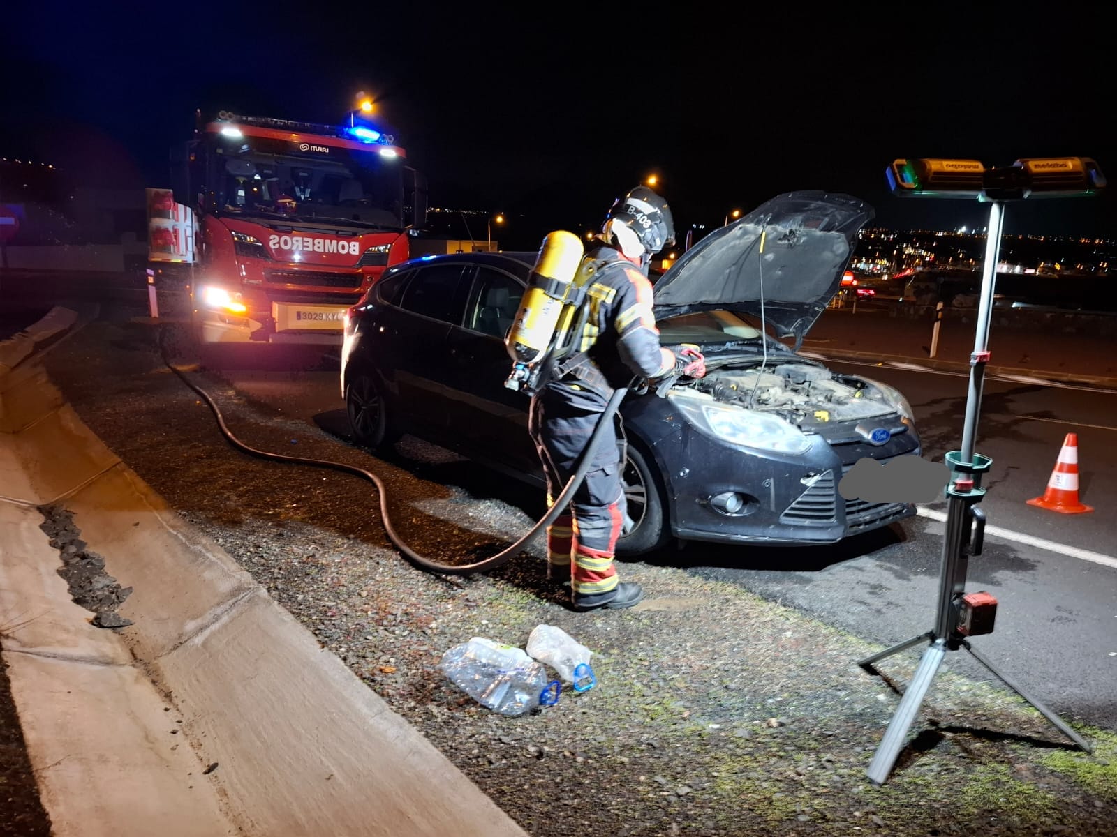 Se incendia un coche en marca en Mácher Se incendia un coche en marca en Mácher