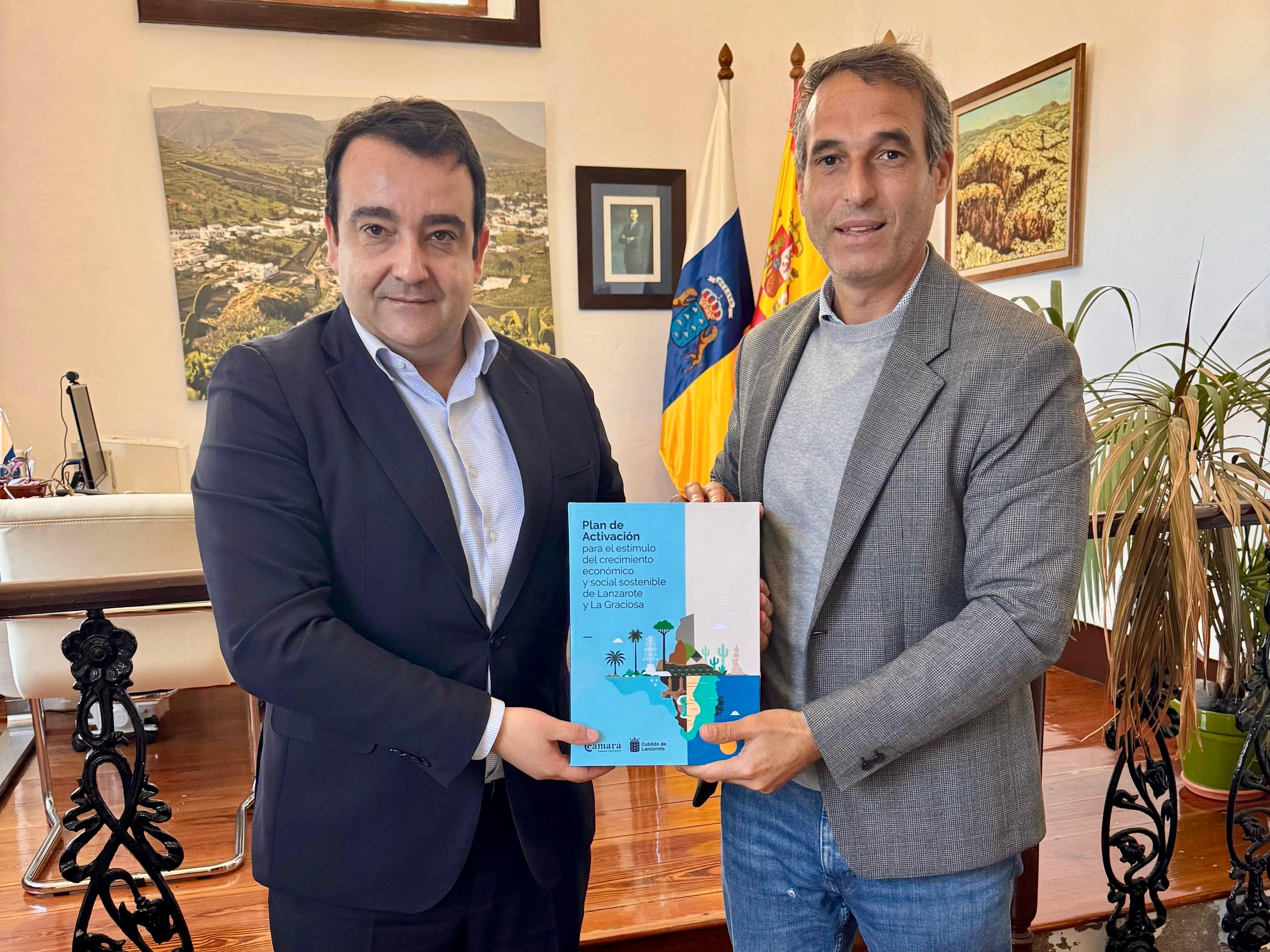 Reunión sobre el Plan de Activación en el Ayuntamiento de Haría.