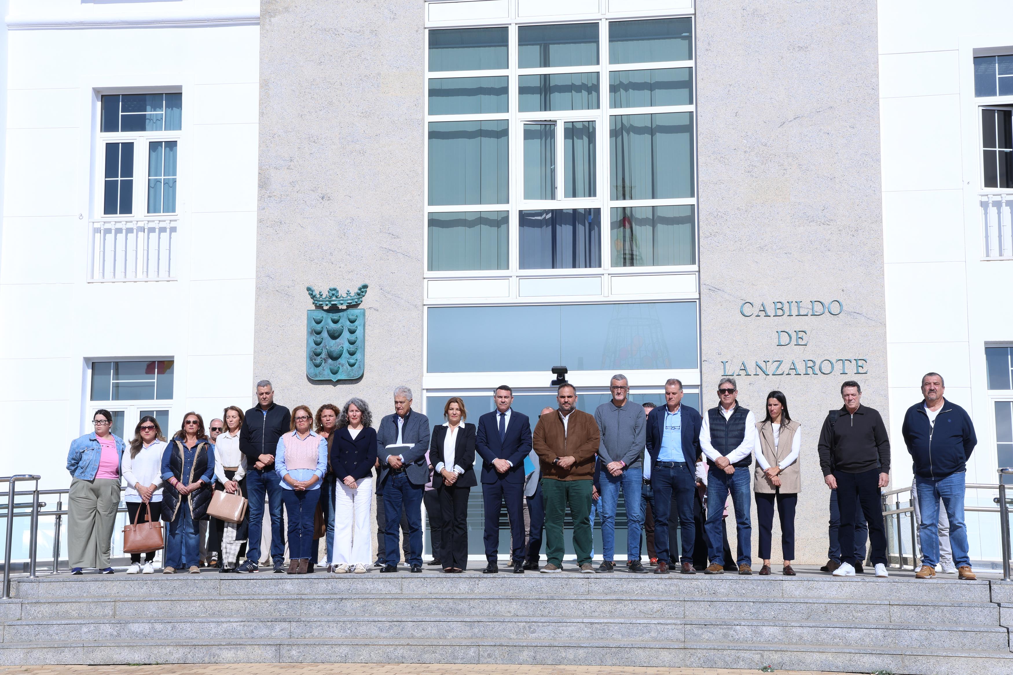 Minuto de silencio por el primer asesinato de violencia machista del año en Canarias. 
