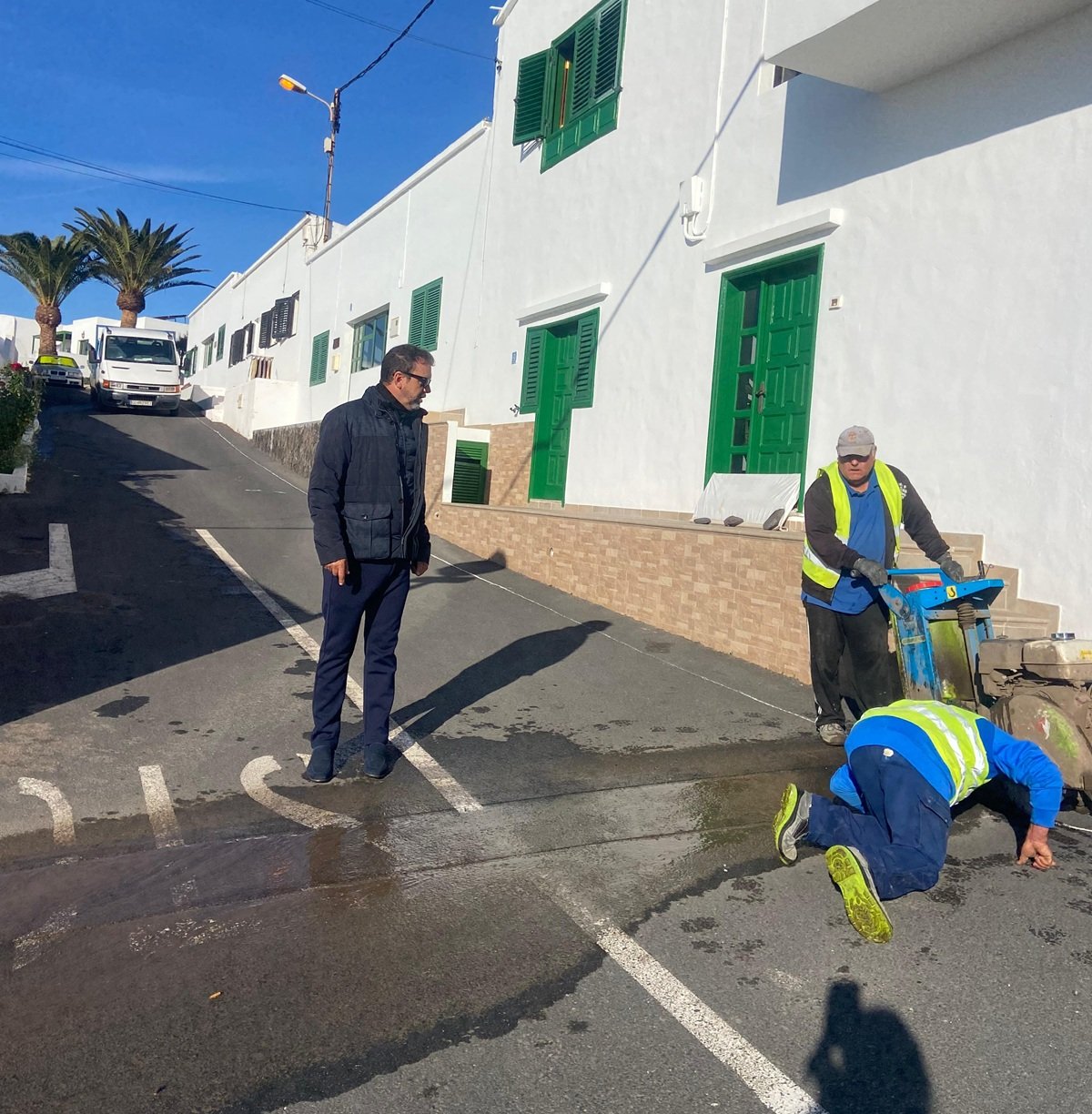 El concejal Juan de León visita las obras de soterramiento