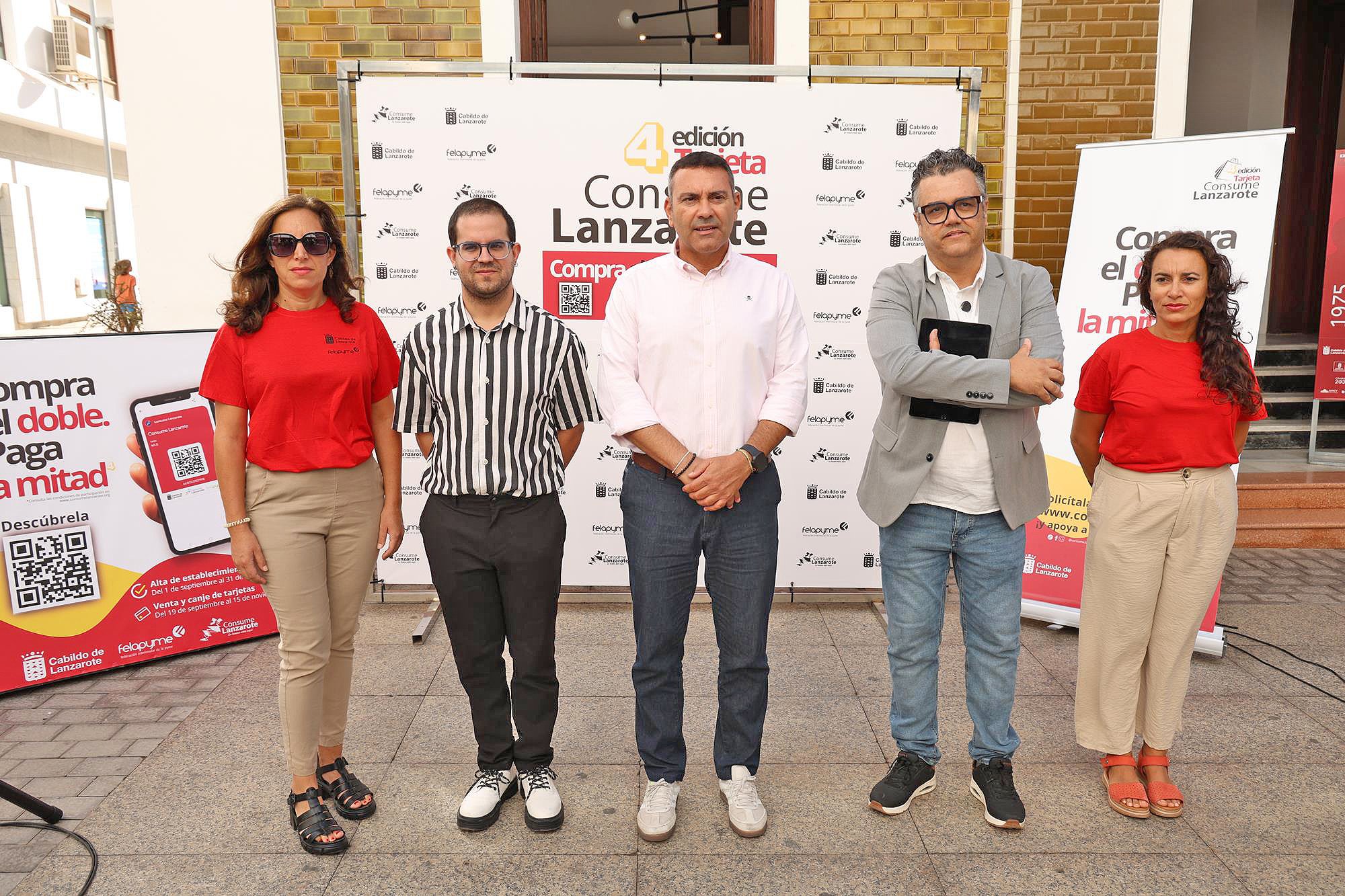 Rueda de prensa en la que se presentó la última edición. Comercio.