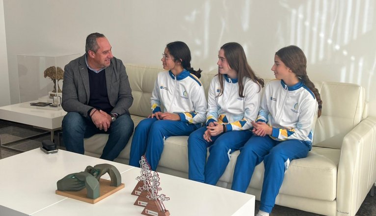 Recibimiento campeonas infantiles CESA (1)hh