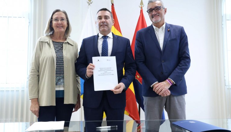 FIRMA CONVENIO COLEGIO FARMACÉUTICOS(11) (1)