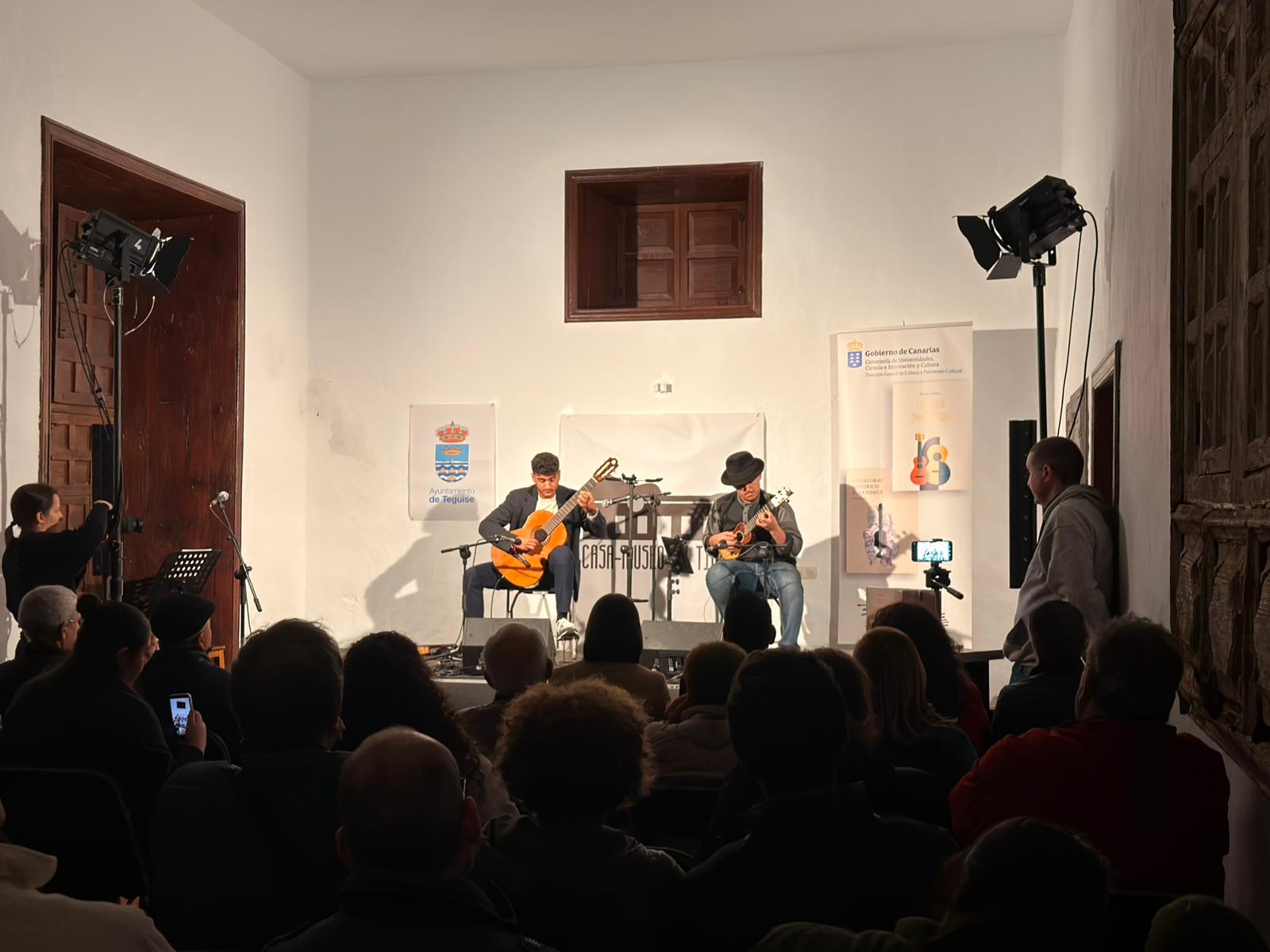 Presentación de dos libros en la Casa del Museo del Timple 