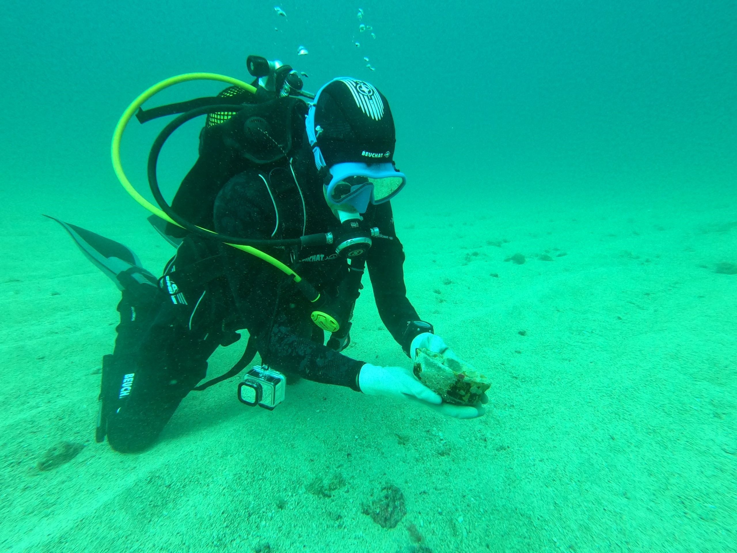 Un buzo durante los trabajos en el yacimiento de San Marcial de Rubicón.