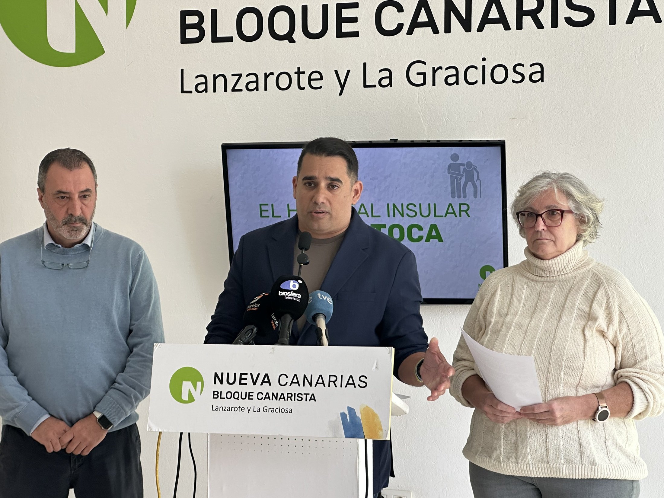 Yoné Caraballo interviene en la Rueda de Prensa junto a la doctora Blanca Torres y Ariel Bonilladd