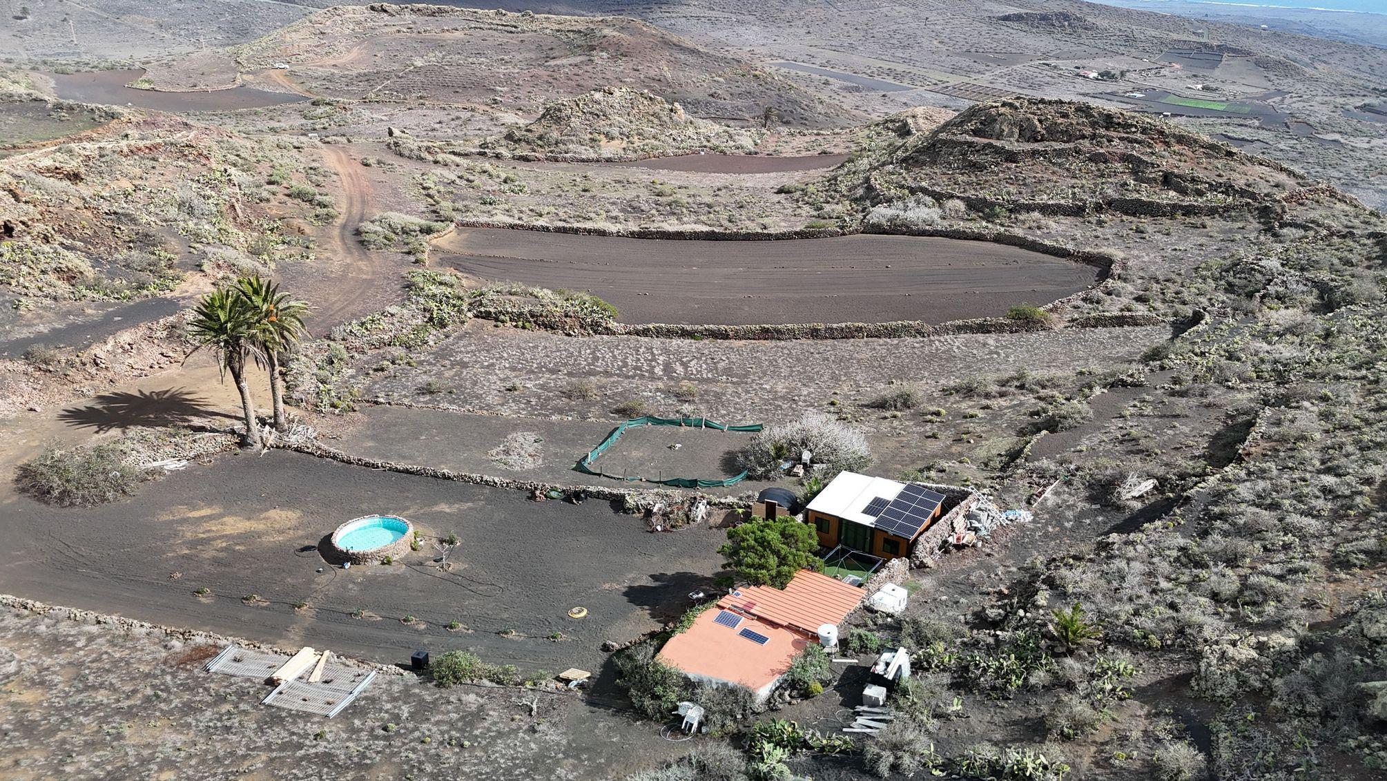 Viviendas sancionadas por construcciones en suelo rústico o protegido. Fotos: Cabildo de Lanzarote.