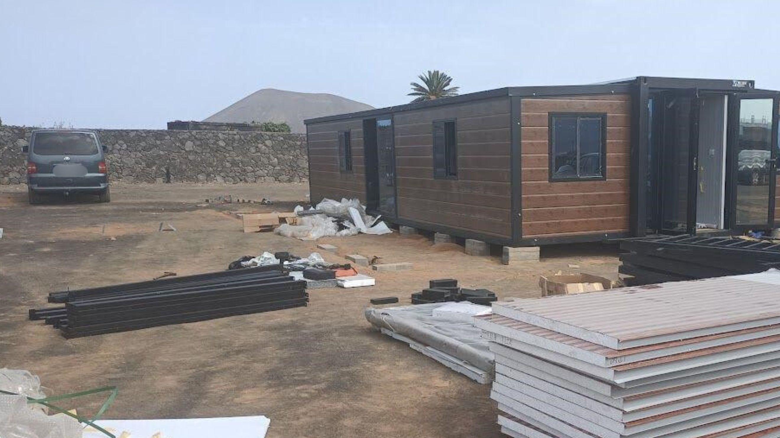 Viviendas sancionadas por construcciones en suelo rústico o protegido. Fotos: Cabildo de Lanzarote.